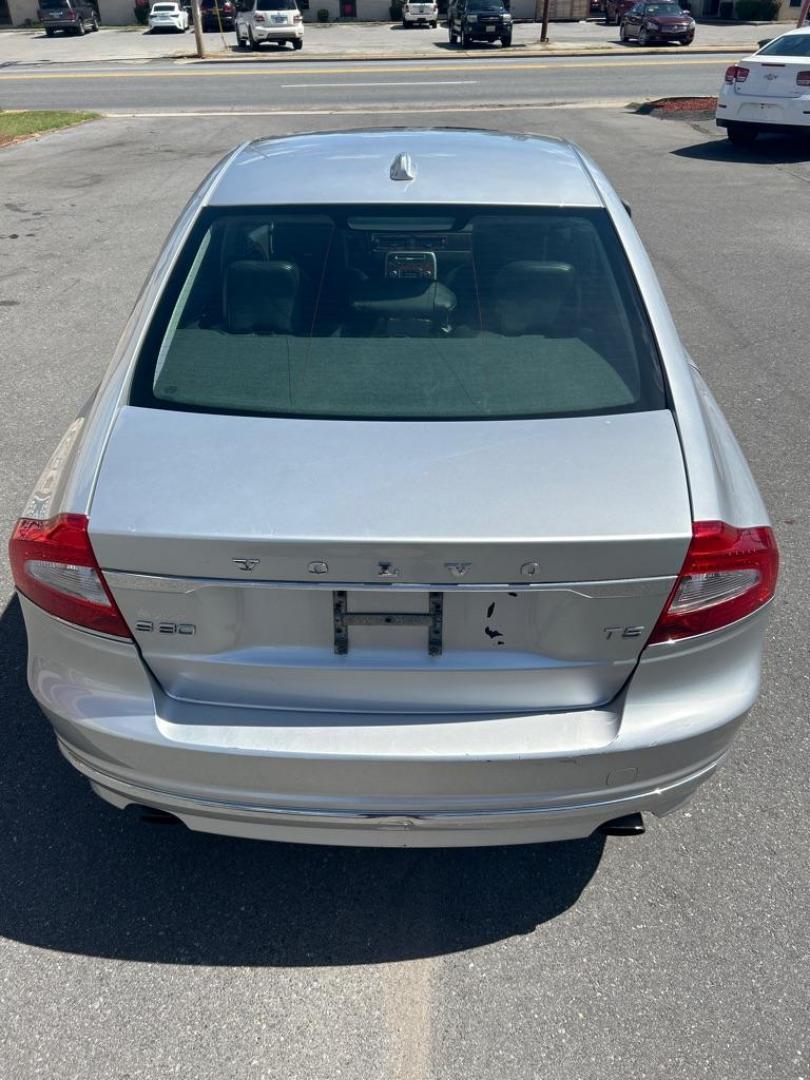 2015 SILVER VOLVO S80 PREMIER (YV126MAB9F1) with an 2.0L engine, Automatic transmission, located at 2514 Williamson Rd NE, Roanoke, VA, 24012, (540) 265-7770, 37.294636, -79.936249 - NO CREDIT CHECK FINANCING WITH ONLY $1800 DOWN PAYMENT!!!! Check out our website www.needausedvehicle.com for our No Credit Check/ In House Financing options!! No Credit Check Available!!! In House Financing Available!!! All Clean Title Vehicles (no Salvaged or flooded vehicles ever on our lot)! - Photo#11