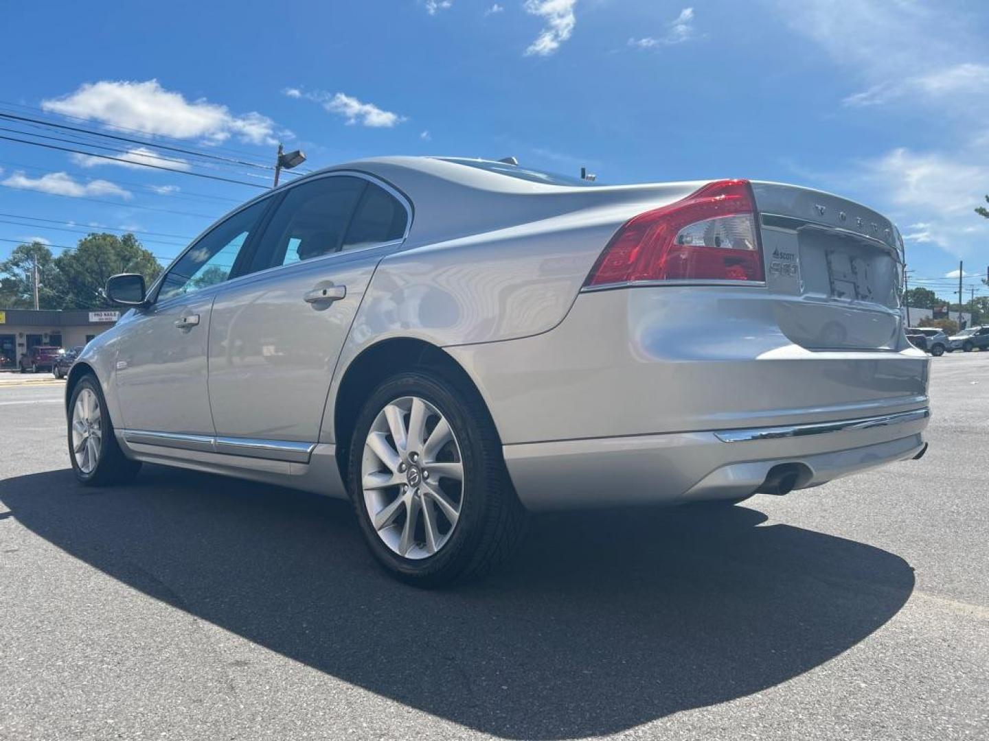 2015 SILVER VOLVO S80 PREMIER (YV126MAB9F1) with an 2.0L engine, Automatic transmission, located at 2514 Williamson Rd NE, Roanoke, VA, 24012, (540) 265-7770, 37.294636, -79.936249 - NO CREDIT CHECK FINANCING WITH ONLY $1800 DOWN PAYMENT!!!! Check out our website www.needausedvehicle.com for our No Credit Check/ In House Financing options!! No Credit Check Available!!! In House Financing Available!!! All Clean Title Vehicles (no Salvaged or flooded vehicles ever on our lot)! - Photo#1