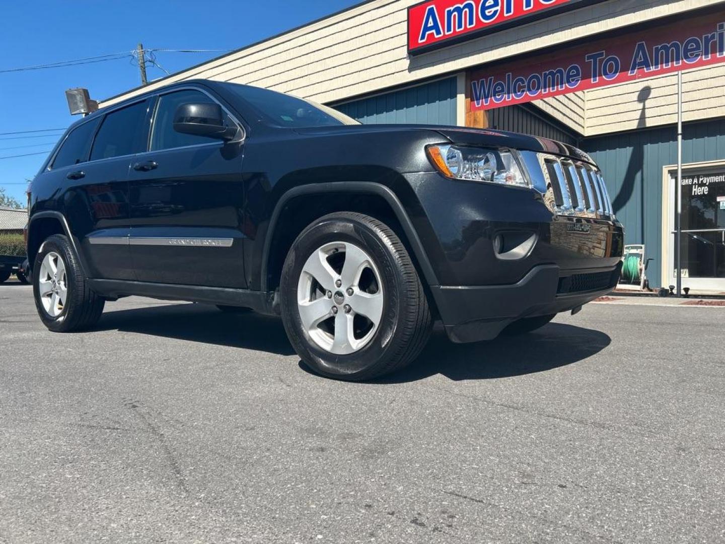 2011 BLACK JEEP GRAND CHEROKEE LAREDO (1J4RR4GG0BC) with an 3.6L engine, Automatic transmission, located at 2514 Williamson Rd NE, Roanoke, VA, 24012, (540) 265-7770, 37.294636, -79.936249 - Photo#0