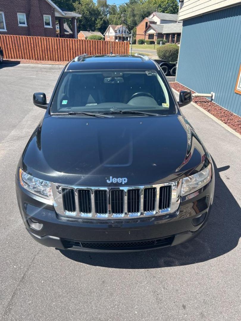 2011 BLACK JEEP GRAND CHEROKEE LAREDO (1J4RR4GG0BC) with an 3.6L engine, Automatic transmission, located at 2514 Williamson Rd NE, Roanoke, VA, 24012, (540) 265-7770, 37.294636, -79.936249 - Photo#1