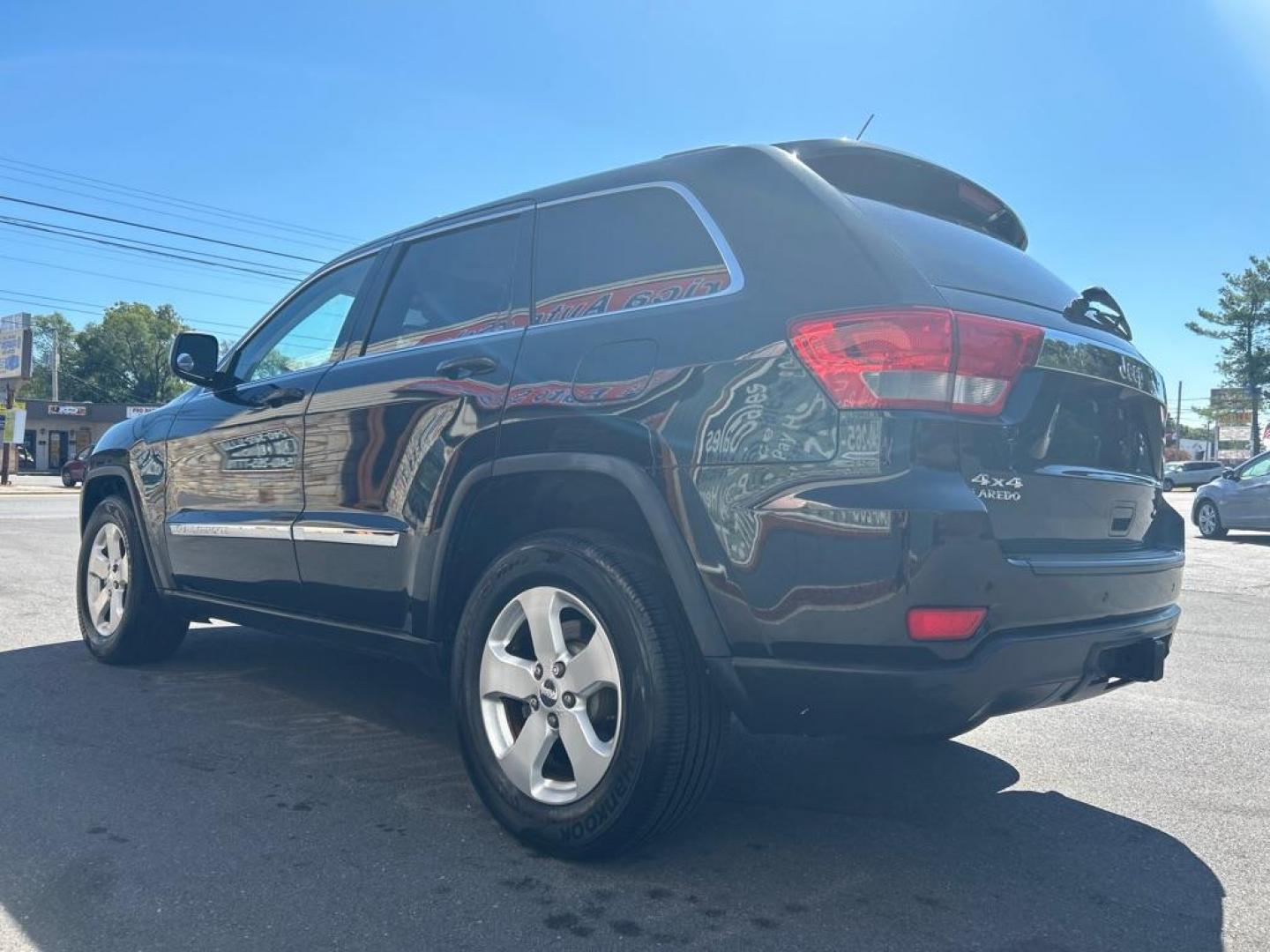 2011 BLACK JEEP GRAND CHEROKEE LAREDO (1J4RR4GG0BC) with an 3.6L engine, Automatic transmission, located at 2514 Williamson Rd NE, Roanoke, VA, 24012, (540) 265-7770, 37.294636, -79.936249 - Photo#2