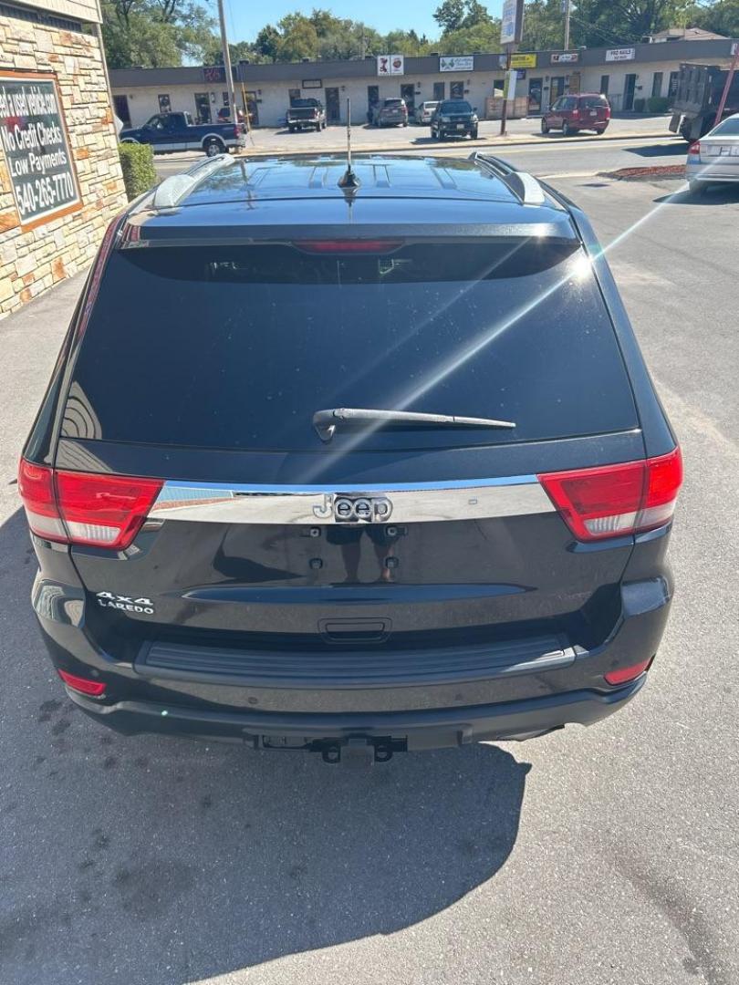 2011 BLACK JEEP GRAND CHEROKEE LAREDO (1J4RR4GG0BC) with an 3.6L engine, Automatic transmission, located at 2514 Williamson Rd NE, Roanoke, VA, 24012, (540) 265-7770, 37.294636, -79.936249 - Photo#3