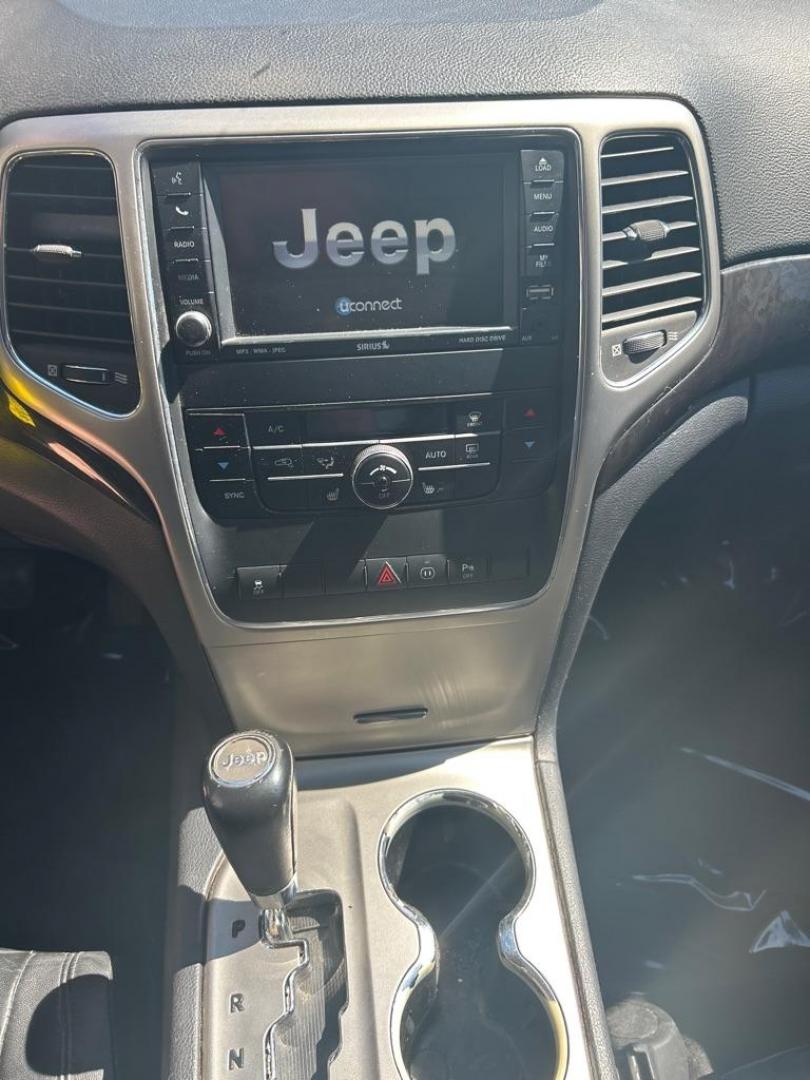 2011 BLACK JEEP GRAND CHEROKEE LAREDO (1J4RR4GG0BC) with an 3.6L engine, Automatic transmission, located at 2514 Williamson Rd NE, Roanoke, VA, 24012, (540) 265-7770, 37.294636, -79.936249 - Photo#8