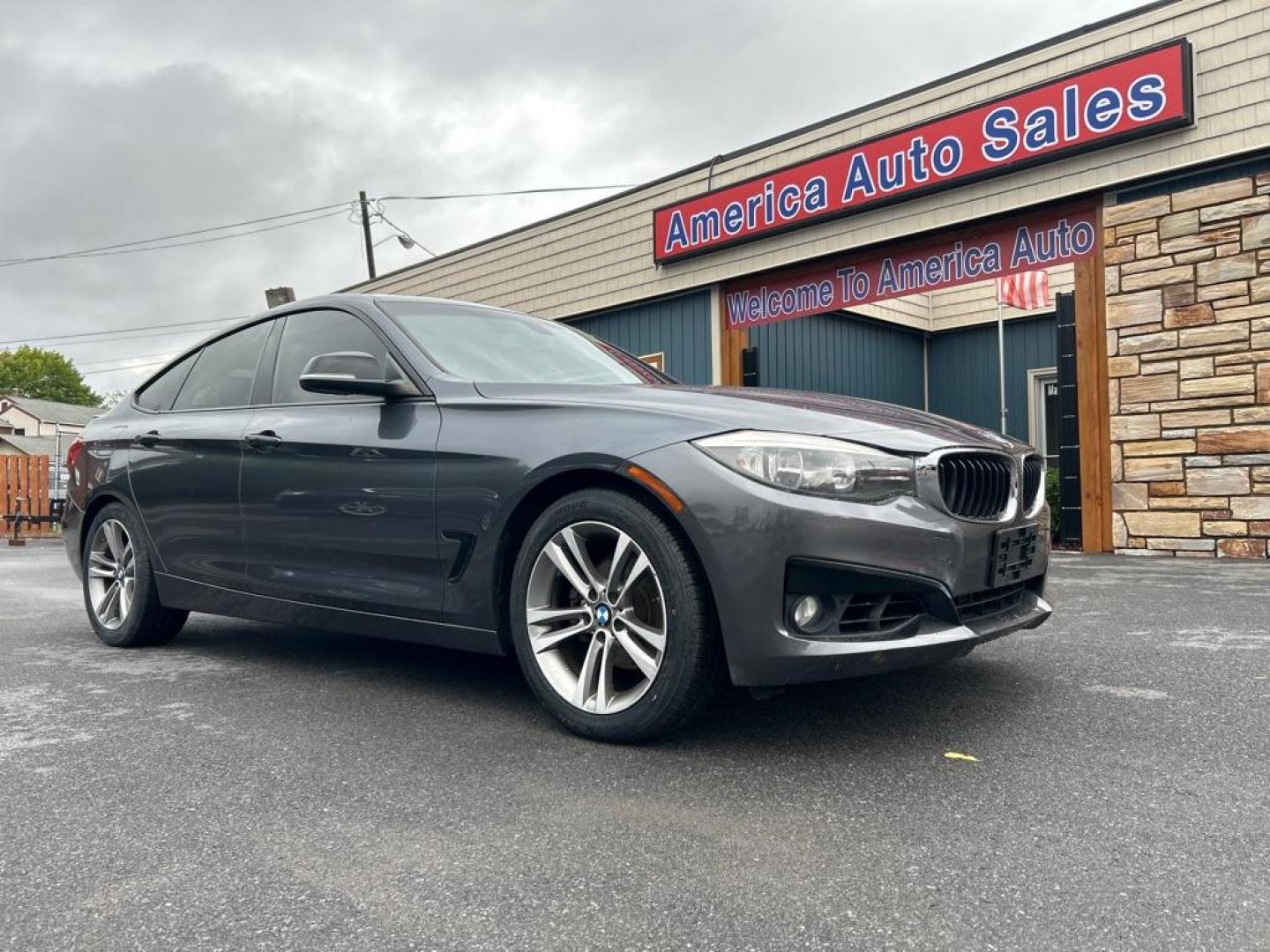 2014 GRAY BMW 328 XIGT (WBA3X5C53ED) with an 2.0L engine, Automatic transmission, located at 2514 Williamson Rd NE, Roanoke, VA, 24012, (540) 265-7770, 37.294636, -79.936249 - Photo#0