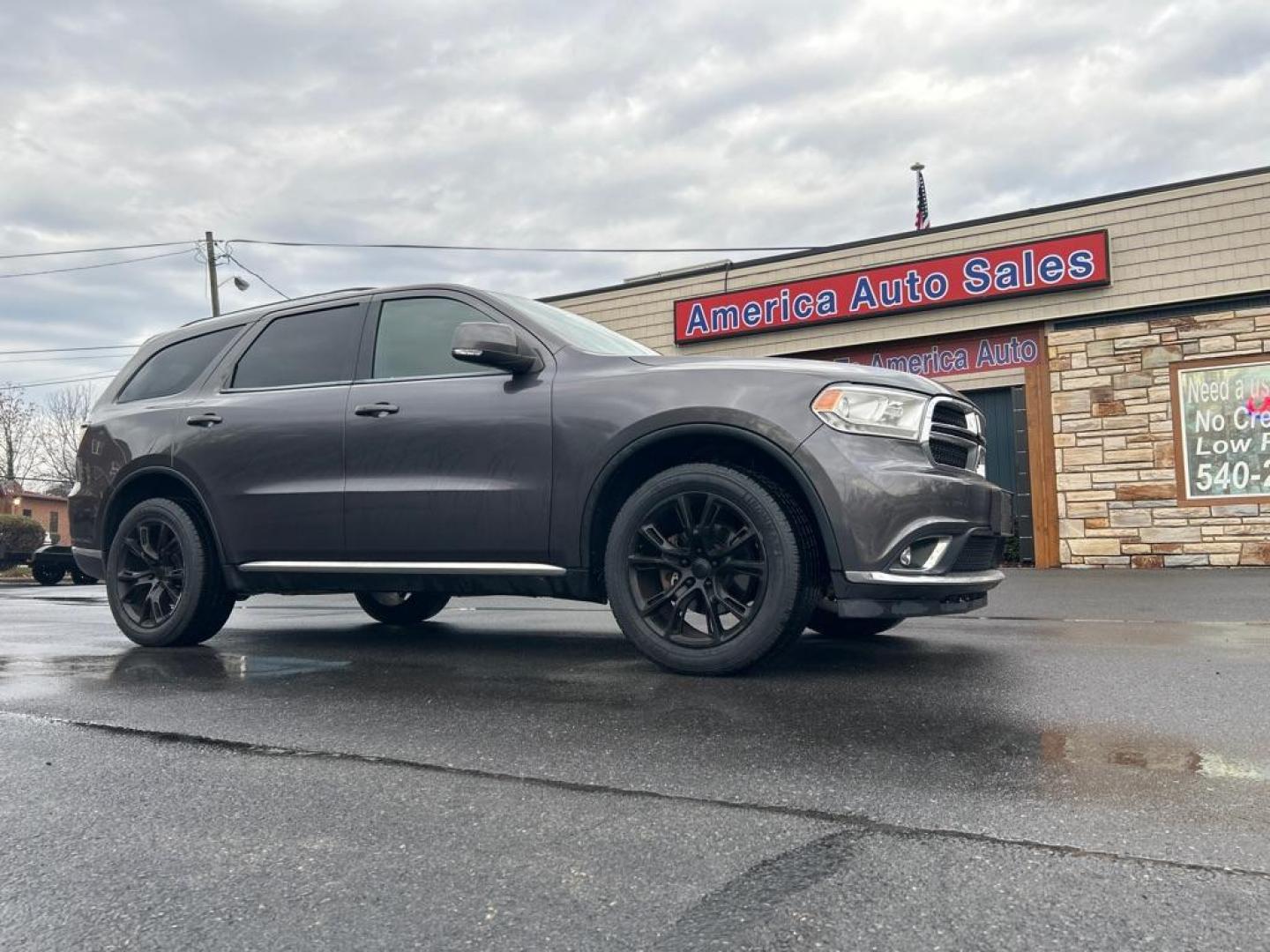 2014 GRAY DODGE DURANGO LIMITED (1C4RDJDG8EC) with an 3.6L engine, Automatic transmission, located at 2514 Williamson Rd NE, Roanoke, VA, 24012, (540) 265-7770, 37.294636, -79.936249 - NO CREDIT CHECK FINANCING WITH ONLY $3500 DOWN PAYMENT!!!! Check out our website www.needausedvehicle.com for our No Credit Check/ In House Financing options!! No Credit Check Available!!! In House Financing Available!!! All Clean Title Vehicles (no Salvaged or flooded vehicles ever on our lot)! - Photo#0