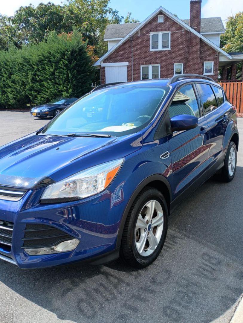 2014 BLUE FORD ESCAPE SE (1FMCU9G97EU) with an 2.0L engine, Automatic transmission, located at 2514 Williamson Rd NE, Roanoke, VA, 24012, (540) 265-7770, 37.294636, -79.936249 - Photo#1