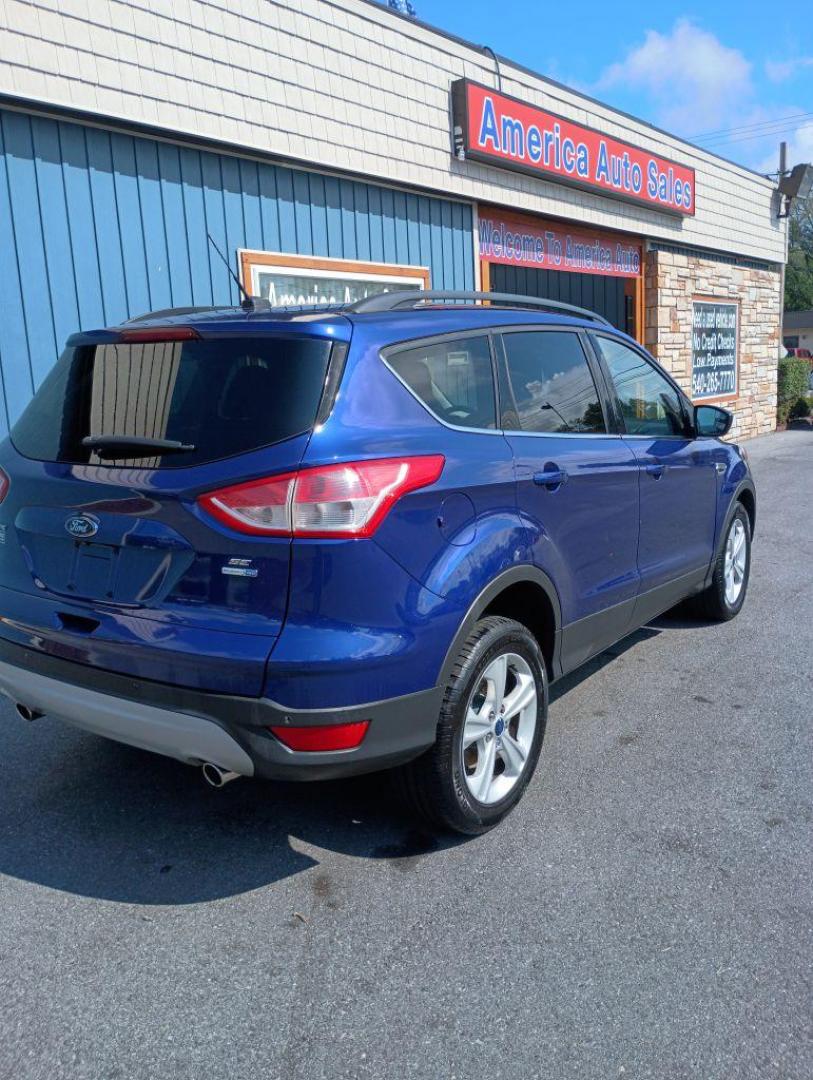 2014 BLUE FORD ESCAPE SE (1FMCU9G97EU) with an 2.0L engine, Automatic transmission, located at 2514 Williamson Rd NE, Roanoke, VA, 24012, (540) 265-7770, 37.294636, -79.936249 - Photo#5