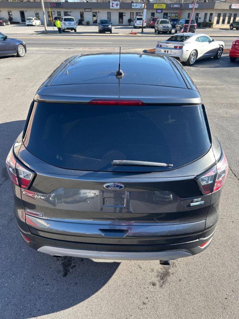 2017 GRAY FORD ESCAPE SE (1FMCU9GD7HU) with an 1.5L engine, Automatic transmission, located at 2514 Williamson Rd NE, Roanoke, VA, 24012, (540) 265-7770, 37.294636, -79.936249 - Photo#11