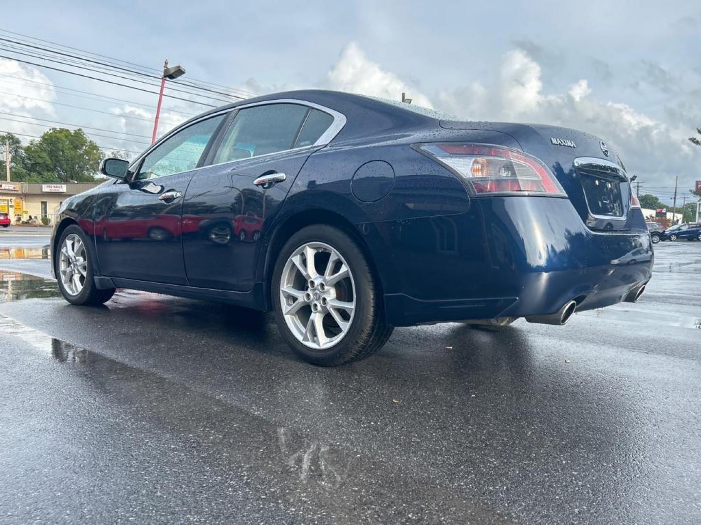 2014 BLUE NISSAN MAXIMA S (1N4AA5AP7EC) with an 3.5L engine, Automatic transmission, located at 2514 Williamson Rd NE, Roanoke, VA, 24012, (540) 265-7770, 37.294636, -79.936249 - Photo#2