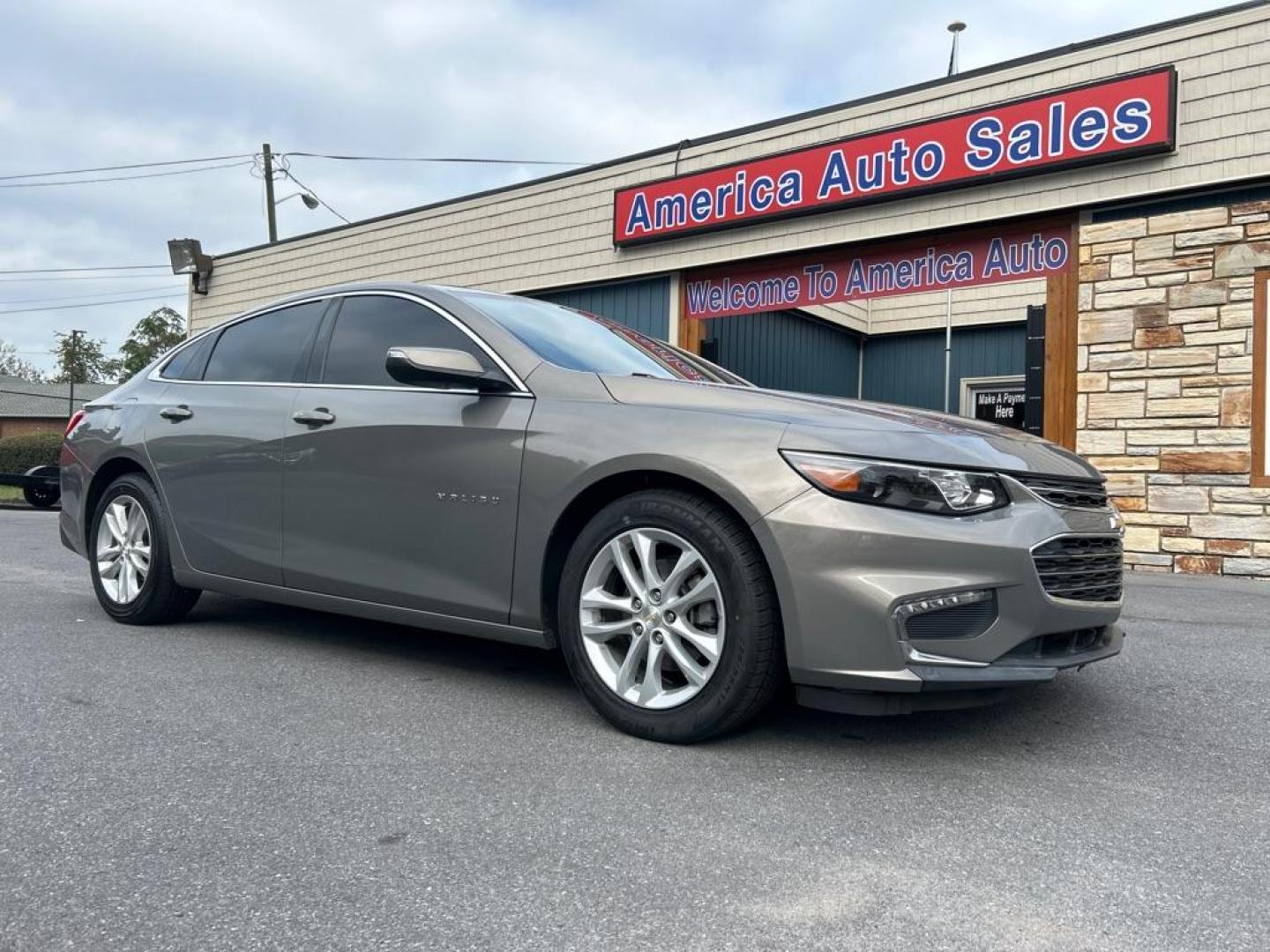 2018 BROWN CHEVROLET MALIBU LT (1G1ZD5ST2JF) with an 1.5L engine, Automatic transmission, located at 2514 Williamson Rd NE, Roanoke, VA, 24012, (540) 265-7770, 37.294636, -79.936249 - NO CREDIT CHECK FINANCING WITH ONLY $3000 DOWN PAYMENT!!!! Check out our website www.needausedvehicle.com for our No Credit Check/ In House Financing options!! No Credit Check Available!!! In House Financing Available!!! All Clean Title Vehicles (no Salvaged or flooded vehicles ever on our lot)! - Photo#0