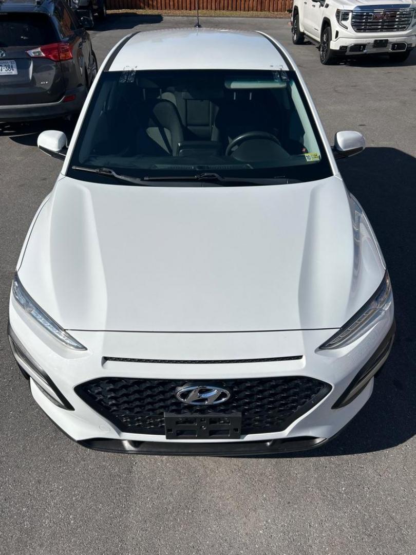 2018 WHITE HYUNDAI KONA SE (KM8K1CAAXJU) with an 2.0L engine, Automatic transmission, located at 2514 Williamson Rd NE, Roanoke, VA, 24012, (540) 265-7770, 37.294636, -79.936249 - NO CREDIT CHECK FINANCING WITH ONLY $3800 DOWN PAYMENT!!!! Check out our website www.needausedvehicle.com for our No Credit Check/ In House Financing options!! No Credit Check Available!!! In House Financing Available!!! All Clean Title Vehicles (no Salvaged or flooded vehicles ever on our lot)! - Photo#1