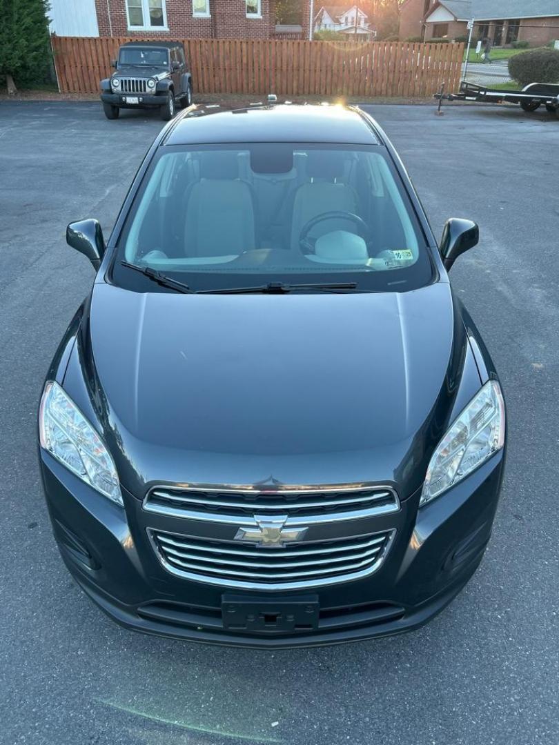 2016 GRAY CHEVROLET TRAX LS (3GNCJNSBXGL) with an 1.4L engine, Automatic transmission, located at 2514 Williamson Rd NE, Roanoke, VA, 24012, (540) 265-7770, 37.294636, -79.936249 - Photo#1