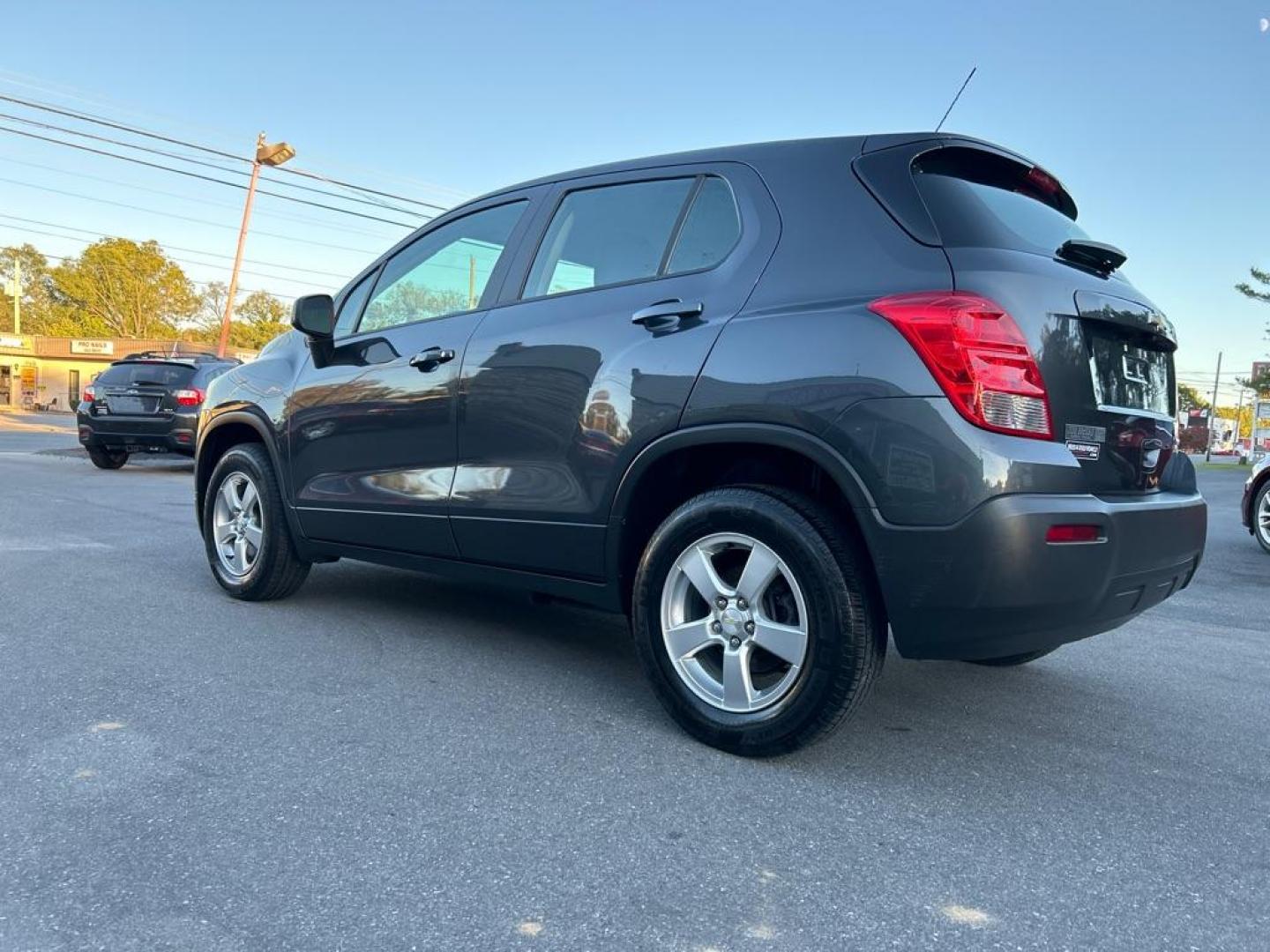 2016 GRAY CHEVROLET TRAX LS (3GNCJNSBXGL) with an 1.4L engine, Automatic transmission, located at 2514 Williamson Rd NE, Roanoke, VA, 24012, (540) 265-7770, 37.294636, -79.936249 - Photo#2