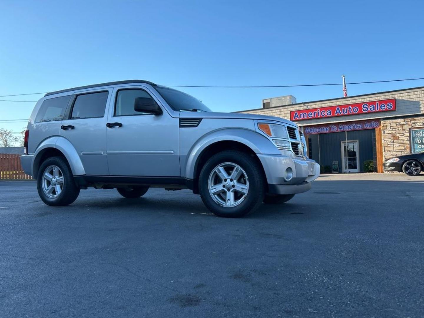 2007 SILVER DODGE NITRO SLT (1D8GU58K17W) with an 3.7L engine, Automatic transmission, located at 2514 Williamson Rd NE, Roanoke, VA, 24012, (540) 265-7770, 37.294636, -79.936249 - NO CREDIT CHECK FINANCING WITH ONLY $2000 DOWN PAYMENT!!!! Check out our website www.needausedvehicle.com for our No Credit Check/ In House Financing options!! No Credit Check Available!!! In House Financing Available!!! All Clean Title Vehicles (no Salvaged or flooded vehicles ever on our lot)! - Photo#0