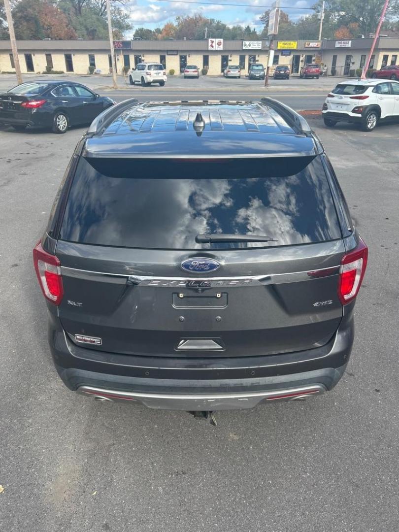 2016 GRAY FORD EXPLORER XLT (1FM5K8D85GG) with an 3.5L engine, Automatic transmission, located at 2514 Williamson Rd NE, Roanoke, VA, 24012, (540) 265-7770, 37.294636, -79.936249 - Photo#3