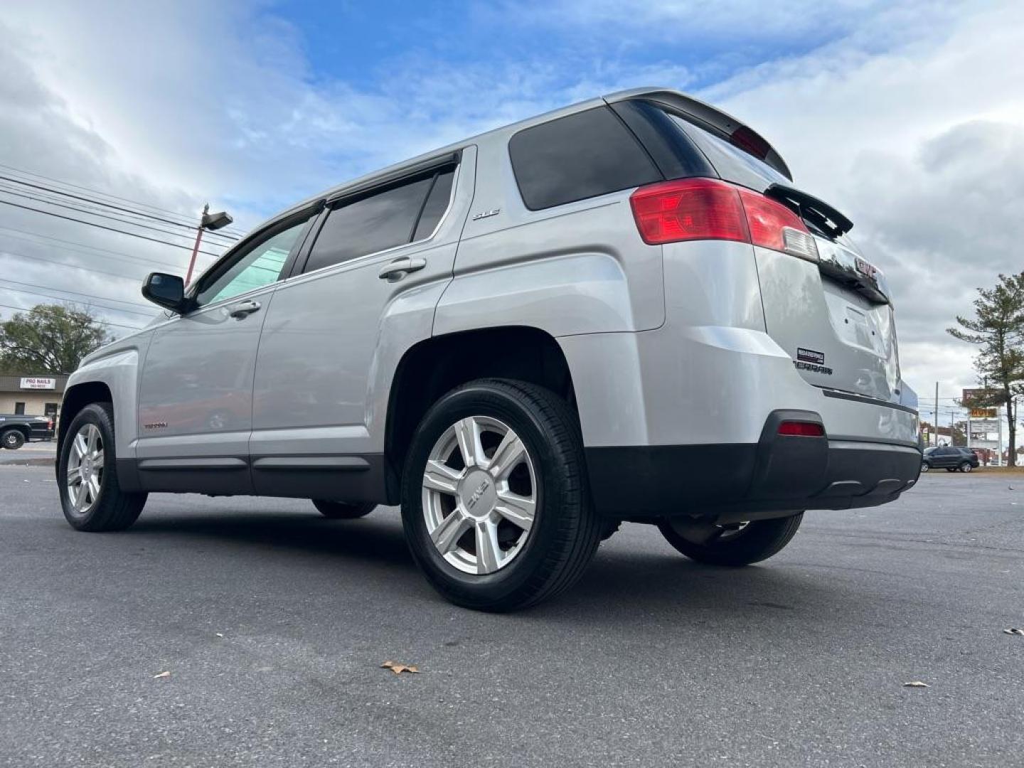 2014 SILVER GMC TERRAIN SLE (2GKFLVEK5E6) with an 2.4L engine, Automatic transmission, located at 2514 Williamson Rd NE, Roanoke, VA, 24012, (540) 265-7770, 37.294636, -79.936249 - NO CREDIT CHECK FINANCING WITH ONLY $2700 DOWN PAYMENT!!!! Check out our website www.needausedvehicle.com for our No Credit Check/ In House Financing options!! No Credit Check Available!!! In House Financing Available!!! All Clean Title Vehicles (no Salvaged or flooded vehicles ever on our lot)! - Photo#2