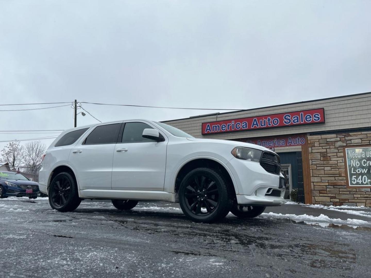 2013 WHITE DODGE DURANGO SXT (1C4RDJAG6DC) with an 3.6L engine, Automatic transmission, located at 2514 Williamson Rd NE, Roanoke, VA, 24012, (540) 265-7770, 37.294636, -79.936249 - Photo#0