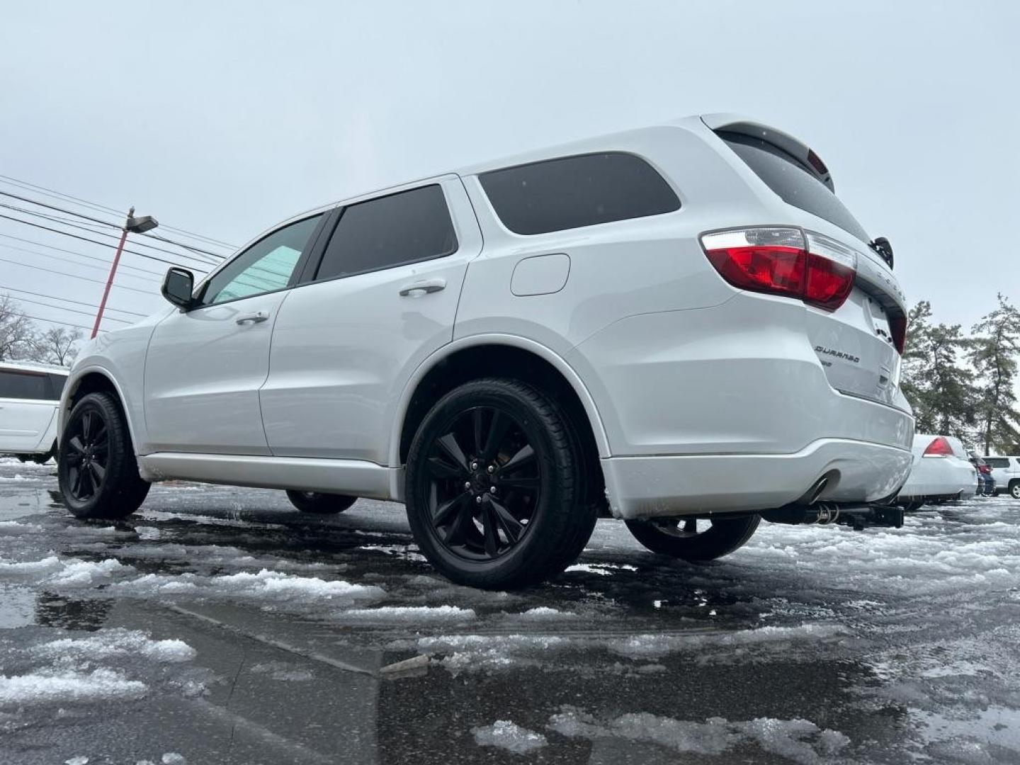 2013 WHITE DODGE DURANGO SXT (1C4RDJAG6DC) with an 3.6L engine, Automatic transmission, located at 2514 Williamson Rd NE, Roanoke, VA, 24012, (540) 265-7770, 37.294636, -79.936249 - Photo#2