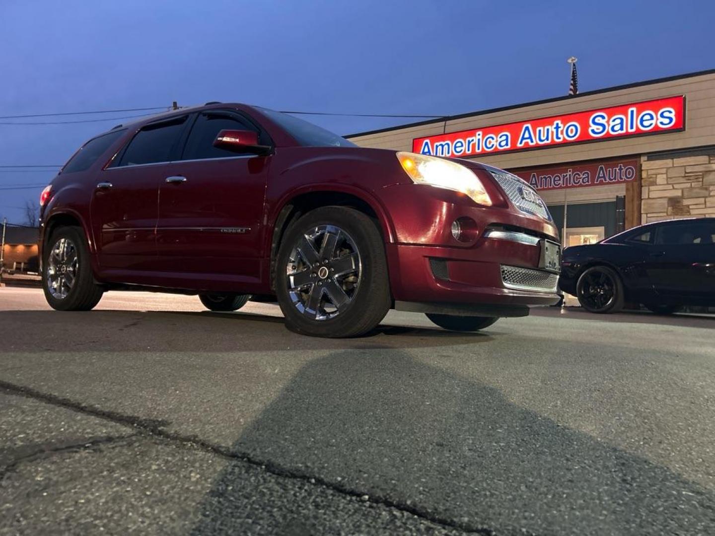 2011 RED GMC ACADIA DENALI (1GKKVTED7BJ) with an 3.6L engine, Automatic transmission, located at 2514 Williamson Rd NE, Roanoke, VA, 24012, (540) 265-7770, 37.294636, -79.936249 - Photo#1