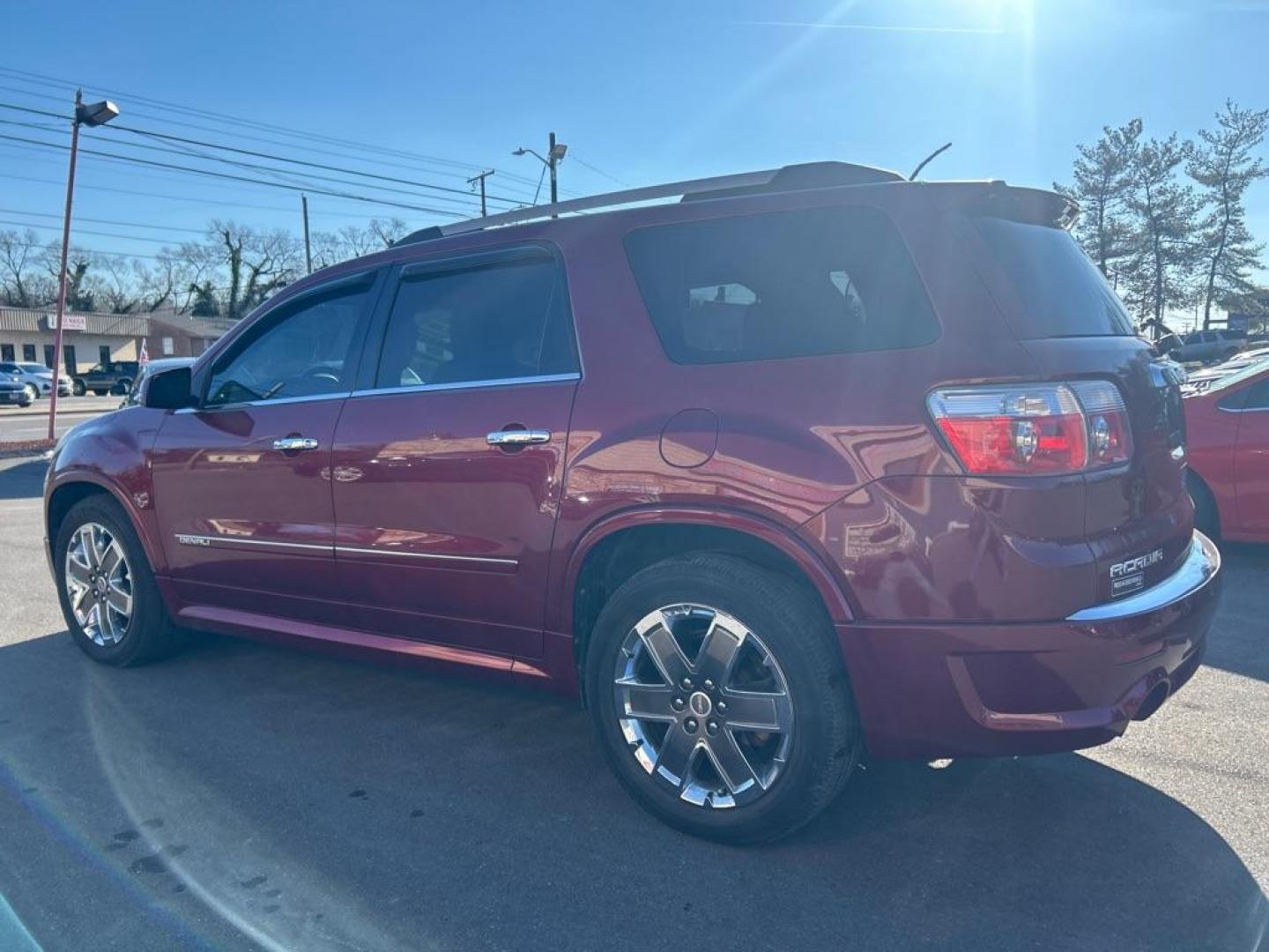 2011 RED GMC ACADIA DENALI (1GKKVTED7BJ) with an 3.6L engine, Automatic transmission, located at 2514 Williamson Rd NE, Roanoke, VA, 24012, (540) 265-7770, 37.294636, -79.936249 - Photo#2