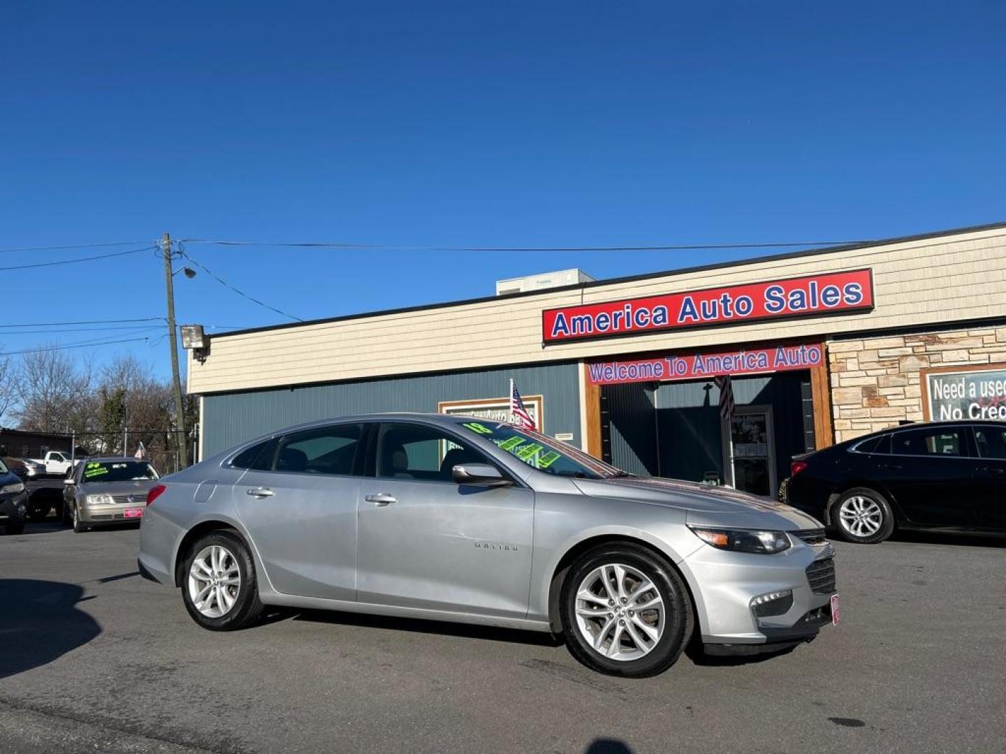 2018 SILVER CHEVROLET MALIBU LT (1G1ZD5ST1JF) with an 1.5L engine, Automatic transmission, located at 2514 Williamson Rd NE, Roanoke, VA, 24012, (540) 265-7770, 37.294636, -79.936249 - Photo#0