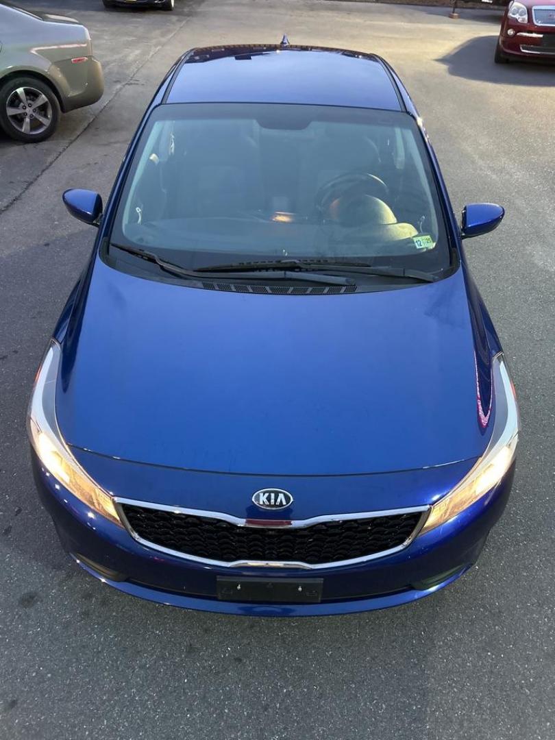 2018 BLUE KIA FORTE LX (3KPFK4A71JE) with an 2.0L engine, Automatic transmission, located at 2514 Williamson Rd NE, Roanoke, VA, 24012, (540) 265-7770, 37.294636, -79.936249 - Photo#8