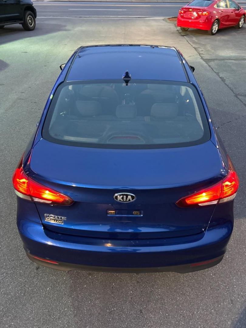 2018 BLUE KIA FORTE LX (3KPFK4A71JE) with an 2.0L engine, Automatic transmission, located at 2514 Williamson Rd NE, Roanoke, VA, 24012, (540) 265-7770, 37.294636, -79.936249 - Photo#9