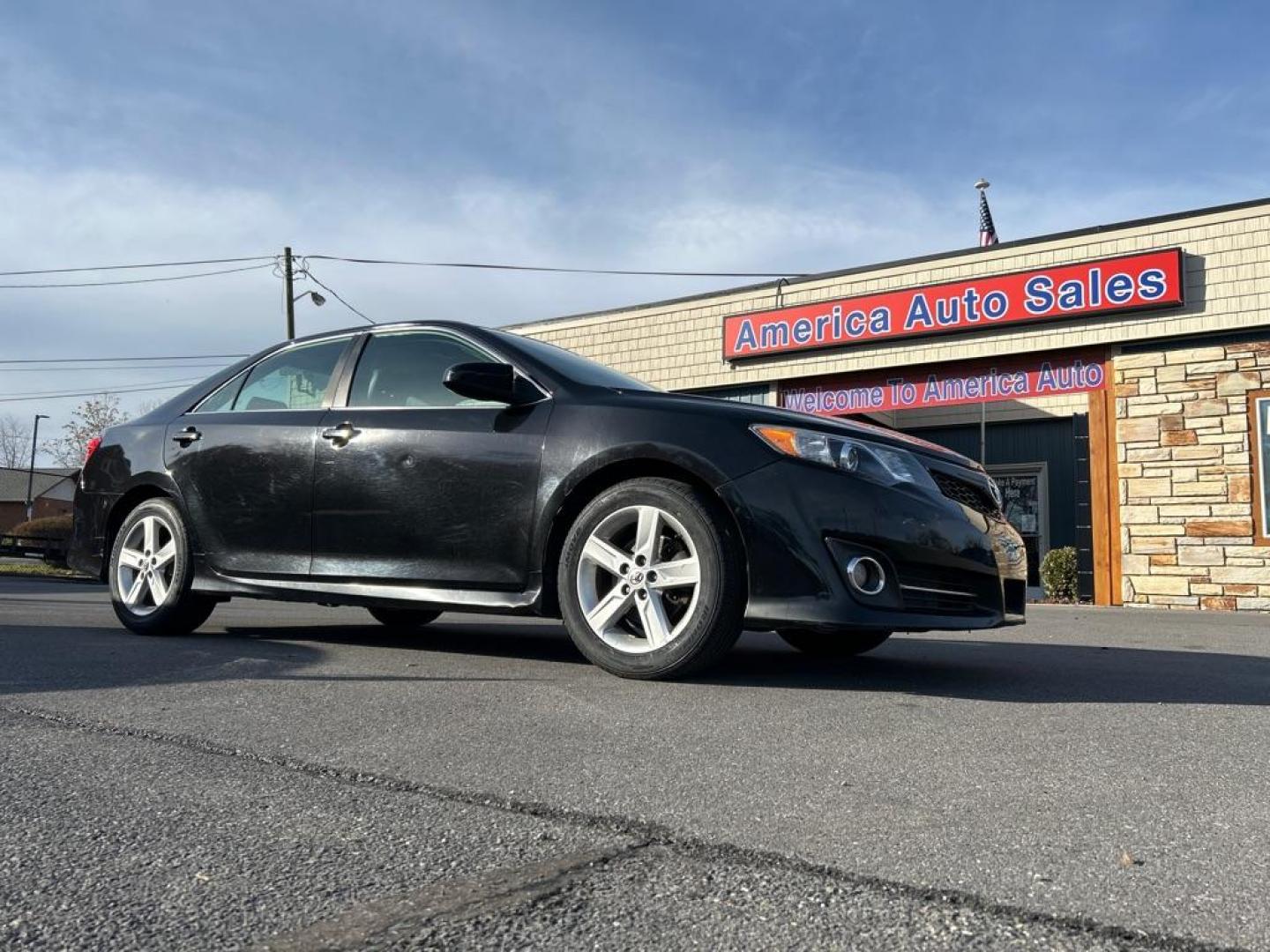 2014 BLACK TOYOTA CAMRY L (4T1BF1FK3EU) with an 2.5L engine, Automatic transmission, located at 2514 Williamson Rd NE, Roanoke, VA, 24012, (540) 265-7770, 37.294636, -79.936249 - NO CREDIT CHECK FINANCING WITH ONLY $2500 DOWN PAYMENT!!!! Check out our website www.needausedvehicle.com for our No Credit Check/ In House Financing options!! No Credit Check Available!!! In House Financing Available!!! All Clean Title Vehicles (no Salvaged or flooded vehicles ever on our lot)! - Photo#0