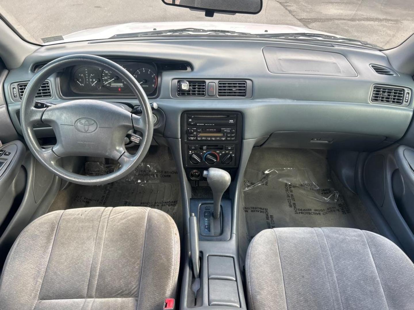 1998 WHITE TOYOTA CAMRY CE (4T1BF22K7WU) with an 3.0L engine, Automatic transmission, located at 2514 Williamson Rd NE, Roanoke, VA, 24012, (540) 265-7770, 37.294636, -79.936249 - Photo#5