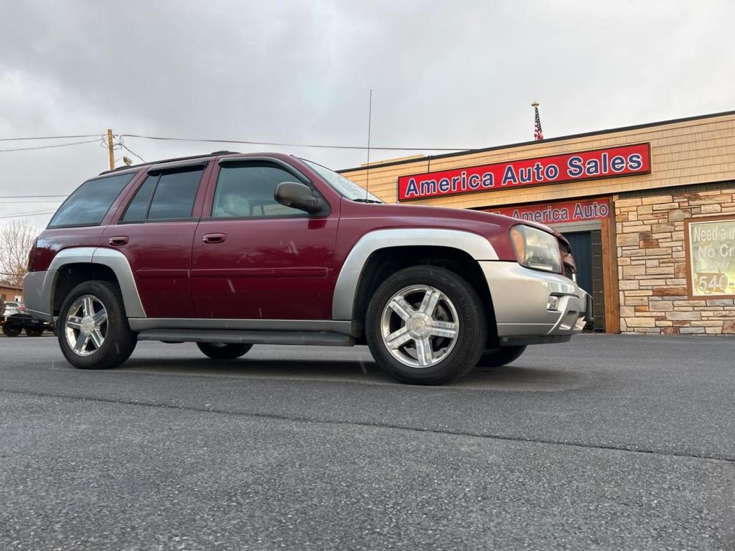 2008 RED CHEVROLET TRAILBLAZER LS (1GNDT13S782) with an 4.2L engine, Automatic transmission, located at 2514 Williamson Rd NE, Roanoke, VA, 24012, (540) 265-7770, 37.294636, -79.936249 - NO CREDIT CHECK FINANCING WITH ONLY $1600 DOWN PAYMENT!!!! Check out our website www.needausedvehicle.com for our No Credit Check/ In House Financing options!! No Credit Check Available!!! In House Financing Available!!! All Clean Title Vehicles (no Salvaged or flooded vehicles ever on our lot)! - Photo#0