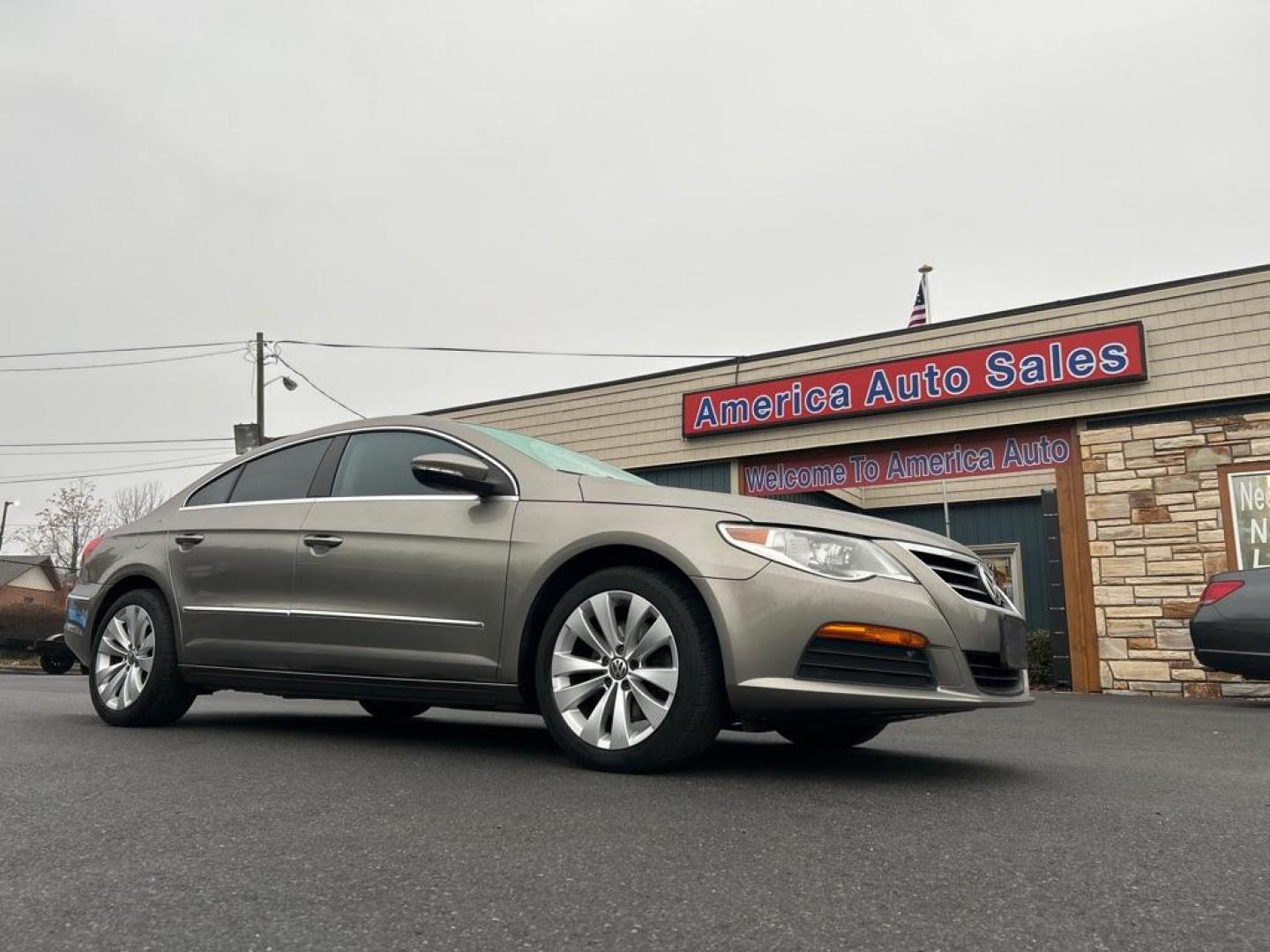 2012 TAN VOLKSWAGEN CC SPORT (WVWMN7AN5CE) with an 2.0L engine, Automatic transmission, located at 2514 Williamson Rd NE, Roanoke, VA, 24012, (540) 265-7770, 37.294636, -79.936249 - Photo#0