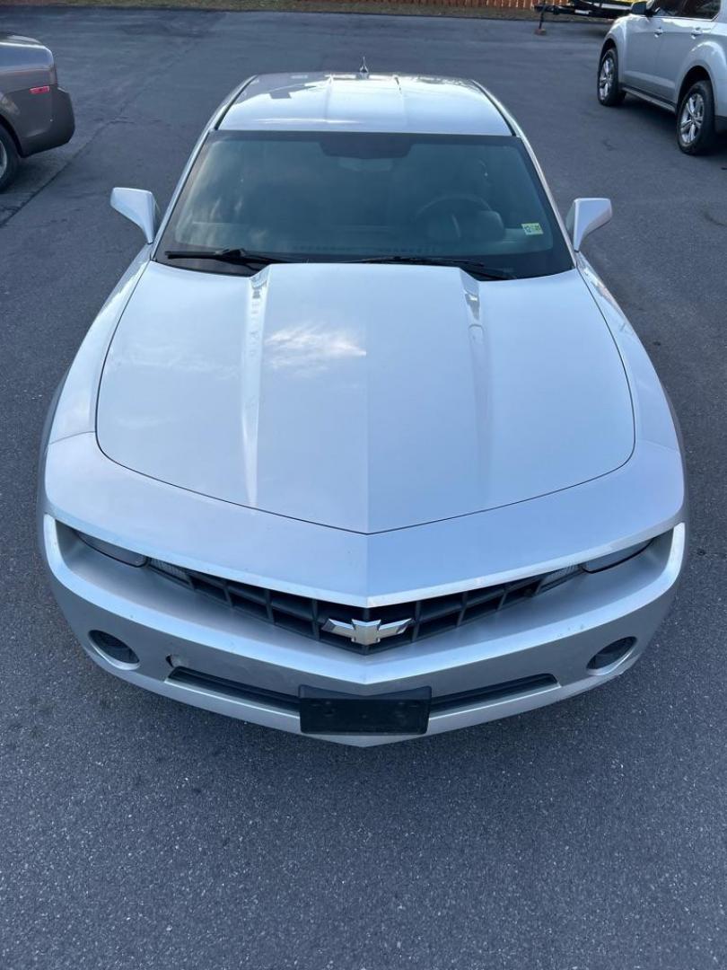 2012 SILVER CHEVROLET CAMARO LS (2G1FE1E3XC9) with an 3.6L engine, 6-Speed Manual transmission, located at 2514 Williamson Rd NE, Roanoke, VA, 24012, (540) 265-7770, 37.294636, -79.936249 - NO CREDIT CHECK FINANCING WITH ONLY $3000 DOWN PAYMENT!!!! Check out our website www.needausedvehicle.com for our No Credit Check/ In House Financing options!! No Credit Check Available!!! In House Financing Available!!! All Clean Title Vehicles (no Salvaged or flooded vehicles ever on our lot)! - Photo#1