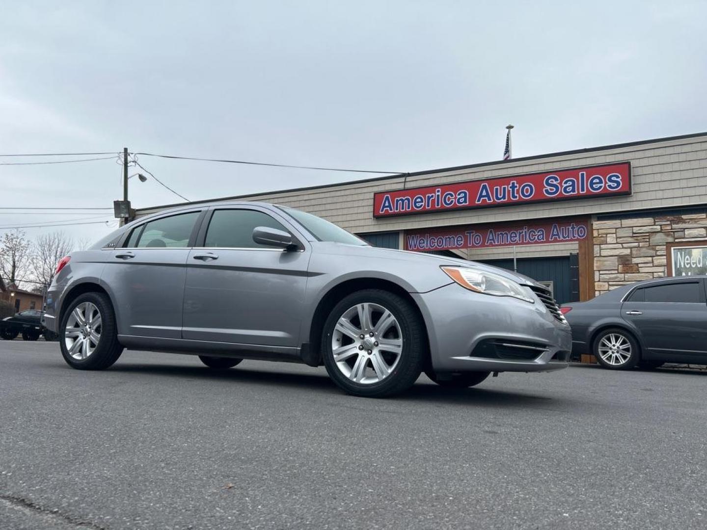 2014 GRAY CHRYSLER 200 TOURING (1C3CCBBB0EN) with an 2.4L engine, Automatic transmission, located at 2514 Williamson Rd NE, Roanoke, VA, 24012, (540) 265-7770, 37.294636, -79.936249 - NO CREDIT CHECK FINANCING WITH ONLY $1800 DOWN PAYMENT!!!! Check out our website www.needausedvehicle.com for our No Credit Check/ In House Financing options!! No Credit Check Available!!! In House Financing Available!!! All Clean Title Vehicles (no Salvaged or flooded vehicles ever on our lot)! - Photo#0