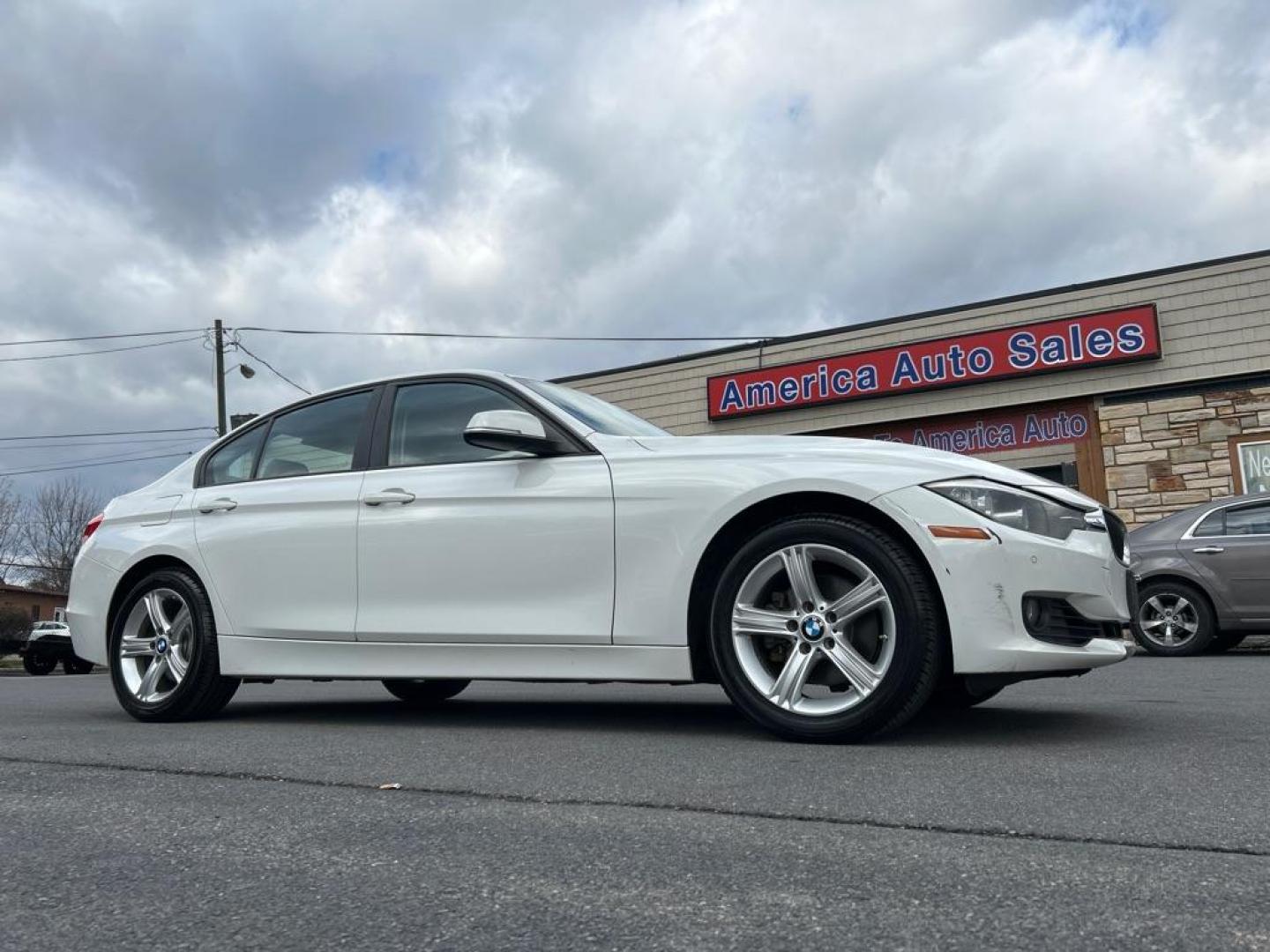 2015 WHITE BMW 328 XI SULEV (WBA3B5G5XFN) with an 2.0L engine, Automatic transmission, located at 2514 Williamson Rd NE, Roanoke, VA, 24012, (540) 265-7770, 37.294636, -79.936249 - NO CREDIT CHECK FINANCING WITH ONLY $3700 DOWN PAYMENT!!!! Check out our website www.needausedvehicle.com for our No Credit Check/ In House Financing options!! No Credit Check Available!!! In House Financing Available!!! All Clean Title Vehicles (no Salvaged or flooded vehicles ever on our lot)! - Photo#0