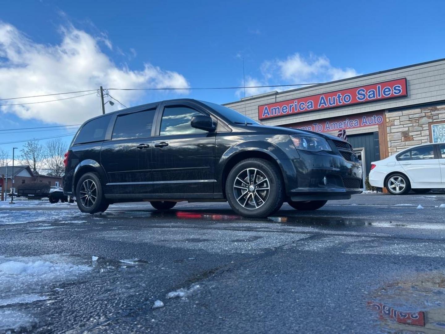 2016 BLACK DODGE GRAND CARAVAN R/T (2C4RDGEG2GR) with an 3.6L engine, Automatic transmission, located at 2514 Williamson Rd NE, Roanoke, VA, 24012, (540) 265-7770, 37.294636, -79.936249 - Photo#0