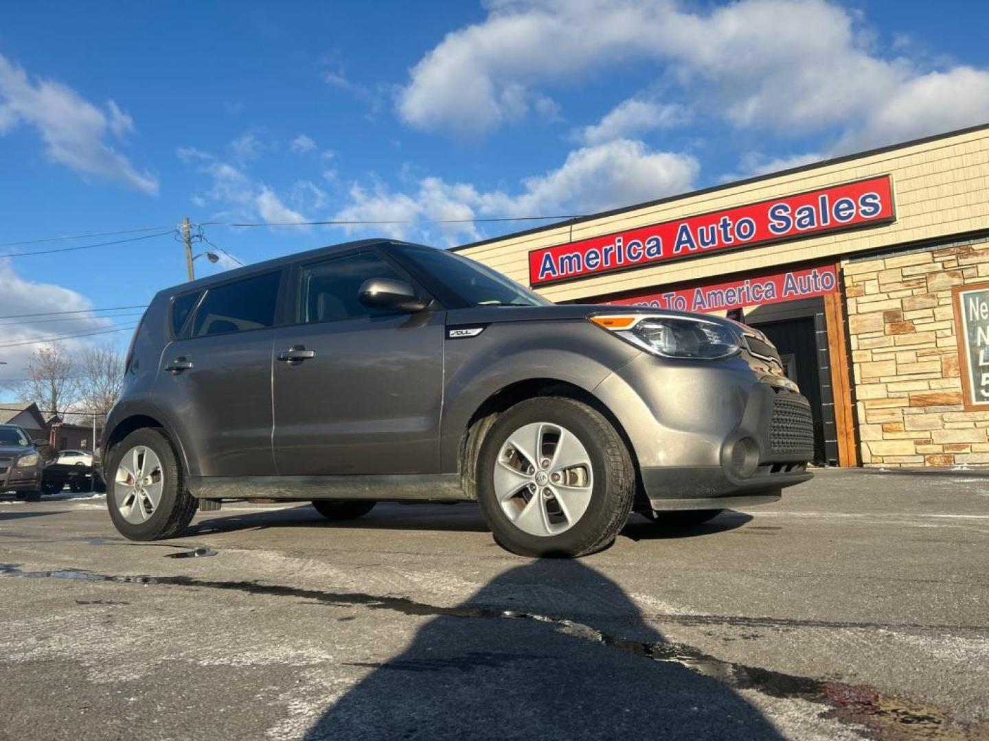 2016 GRAY KIA SOUL 4D Sedan (KNDJN2A2XG7) with an 1.6L engine, Automatic transmission, located at 2514 Williamson Rd NE, Roanoke, VA, 24012, (540) 265-7770, 37.294636, -79.936249 - NO CREDIT CHECK FINANCING WITH ONLY $2500 DOWN PAYMENT!!!! Check out our website www.needausedvehicle.com for our No Credit Check/ In House Financing options!! No Credit Check Available!!! In House Financing Available!!! All Clean Title Vehicles (no Salvaged or flooded vehicles ever on our lot)! - Photo#0