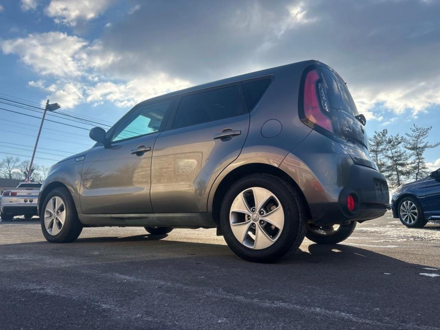 2016 GRAY KIA SOUL 4D Sedan (KNDJN2A2XG7) with an 1.6L engine, Automatic transmission, located at 2514 Williamson Rd NE, Roanoke, VA, 24012, (540) 265-7770, 37.294636, -79.936249 - NO CREDIT CHECK FINANCING WITH ONLY $2500 DOWN PAYMENT!!!! Check out our website www.needausedvehicle.com for our No Credit Check/ In House Financing options!! No Credit Check Available!!! In House Financing Available!!! All Clean Title Vehicles (no Salvaged or flooded vehicles ever on our lot)! - Photo#1