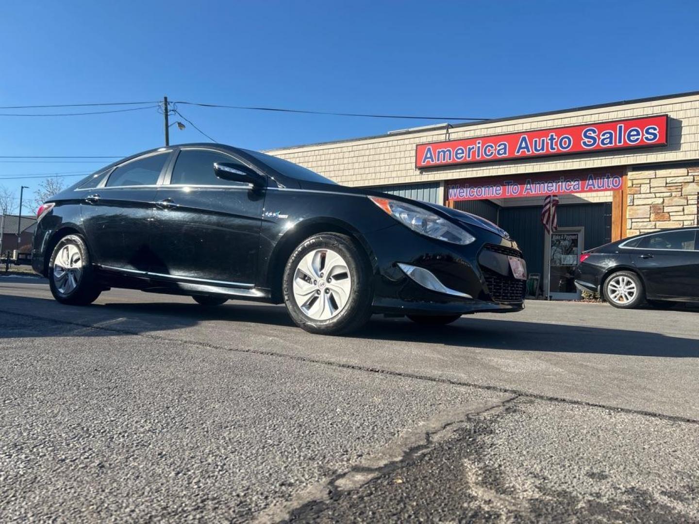 2015 BLACK HYUNDAI SONATA HYBRID (KMHEC4A40FA) with an 2.4L engine, Automatic transmission, located at 2514 Williamson Rd NE, Roanoke, VA, 24012, (540) 265-7770, 37.294636, -79.936249 - NO CREDIT CHECK FINANCING WITH ONLY $2700 DOWN PAYMENT!!!! Check out our website www.needausedvehicle.com for our No Credit Check/ In House Financing options!! No Credit Check Available!!! In House Financing Available!!! All Clean Title Vehicles (no Salvaged or flooded vehicles ever on our lot)! - Photo#0