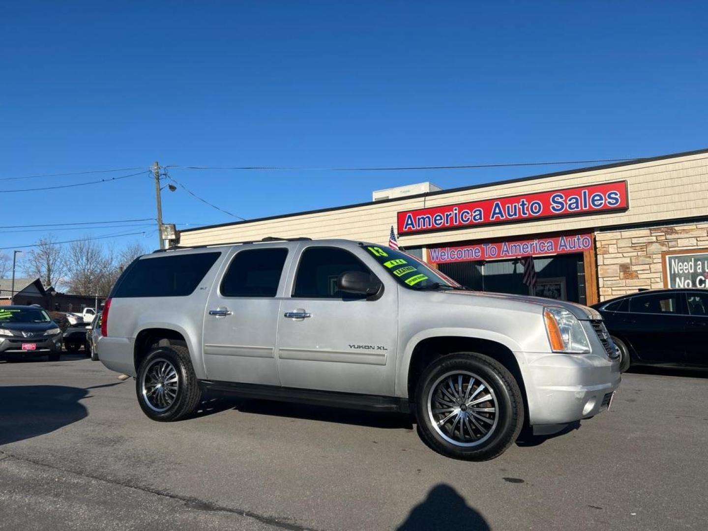 2013 SILVER GMC YUKON XL 1500 SLT (1GKS2KE73DR) with an 5.3L engine, Automatic transmission, located at 2514 Williamson Rd NE, Roanoke, VA, 24012, (540) 265-7770, 37.294636, -79.936249 - NO CREDIT CHECK FINANCING WITH ONLY $3200 DOWN PAYMENT!!!! Check out our website www.needausedvehicle.com for our No Credit Check/ In House Financing options!! No Credit Check Available!!! In House Financing Available!!! All Clean Title Vehicles (no Salvaged or flooded vehicles ever on our lot)! - Photo#0