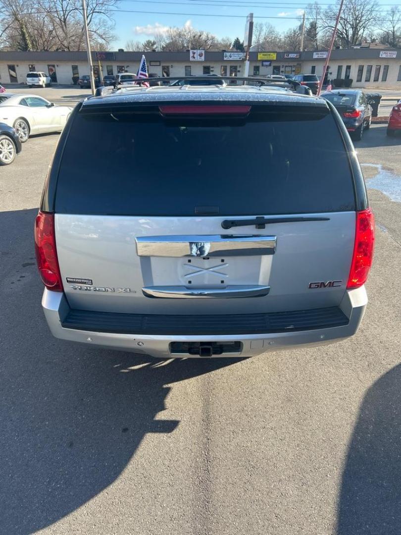 2013 SILVER GMC YUKON XL 1500 SLT (1GKS2KE73DR) with an 5.3L engine, Automatic transmission, located at 2514 Williamson Rd NE, Roanoke, VA, 24012, (540) 265-7770, 37.294636, -79.936249 - NO CREDIT CHECK FINANCING WITH ONLY $3200 DOWN PAYMENT!!!! Check out our website www.needausedvehicle.com for our No Credit Check/ In House Financing options!! No Credit Check Available!!! In House Financing Available!!! All Clean Title Vehicles (no Salvaged or flooded vehicles ever on our lot)! - Photo#11