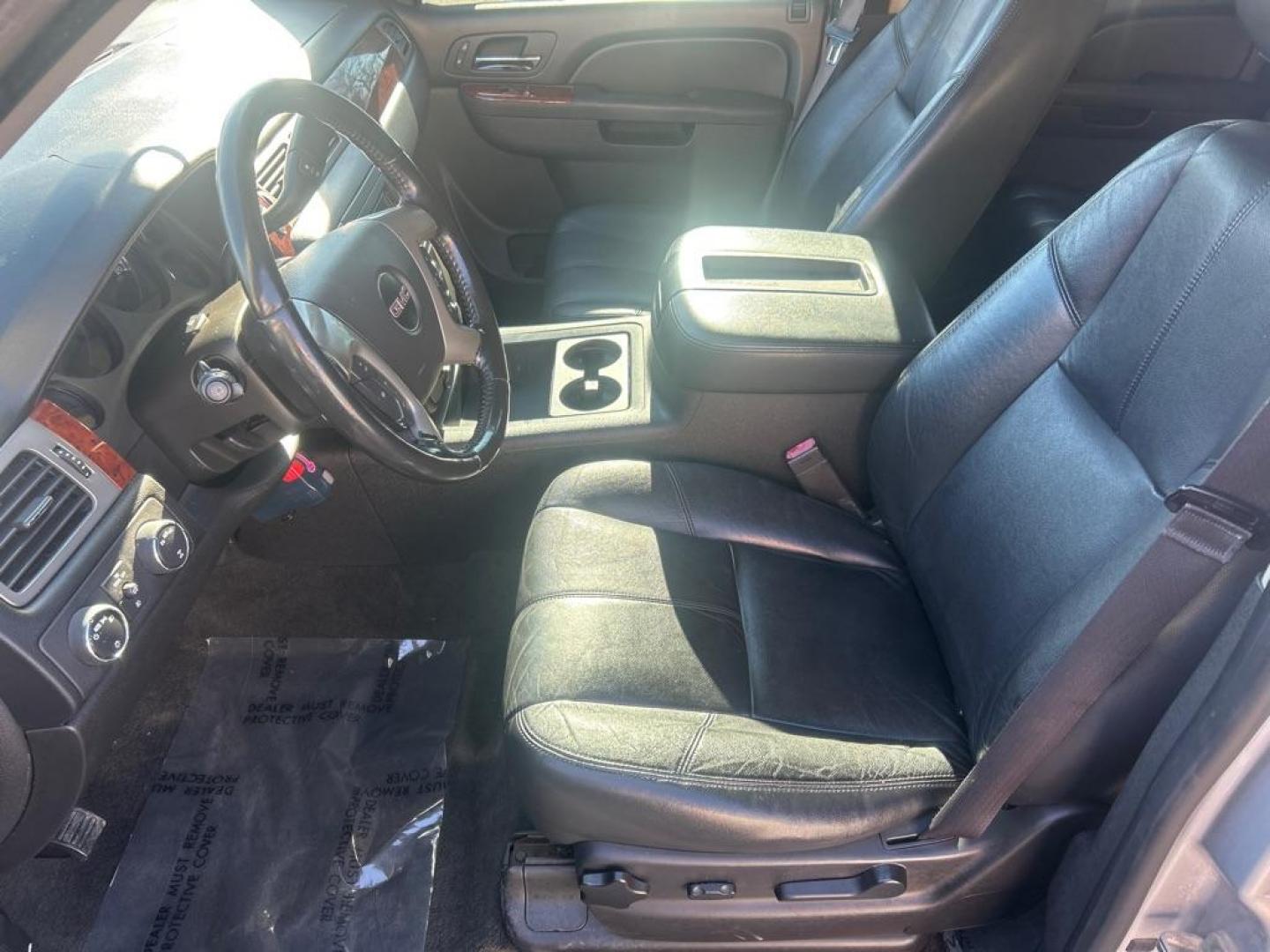 2013 SILVER GMC YUKON XL 1500 SLT (1GKS2KE73DR) with an 5.3L engine, Automatic transmission, located at 2514 Williamson Rd NE, Roanoke, VA, 24012, (540) 265-7770, 37.294636, -79.936249 - NO CREDIT CHECK FINANCING WITH ONLY $3200 DOWN PAYMENT!!!! Check out our website www.needausedvehicle.com for our No Credit Check/ In House Financing options!! No Credit Check Available!!! In House Financing Available!!! All Clean Title Vehicles (no Salvaged or flooded vehicles ever on our lot)! - Photo#6