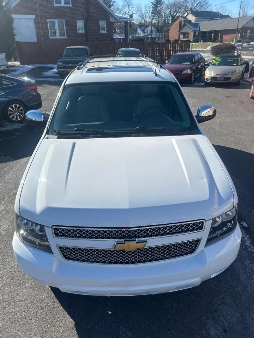 2013 WHITE CHEVROLET SUBURBAN 1500 LTZ (1GNSKKE72DR) with an 5.3L engine, Automatic transmission, located at 2514 Williamson Rd NE, Roanoke, VA, 24012, (540) 265-7770, 37.294636, -79.936249 - NO CREDIT CHECK FINANCING WITH ONLY $4500 DOWN PAYMENT!!!! Check out our website www.needausedvehicle.com for our No Credit Check/ In House Financing options!! No Credit Check Available!!! In House Financing Available!!! All Clean Title Vehicles (no Salvaged or flooded vehicles ever on our lot)! - Photo#10