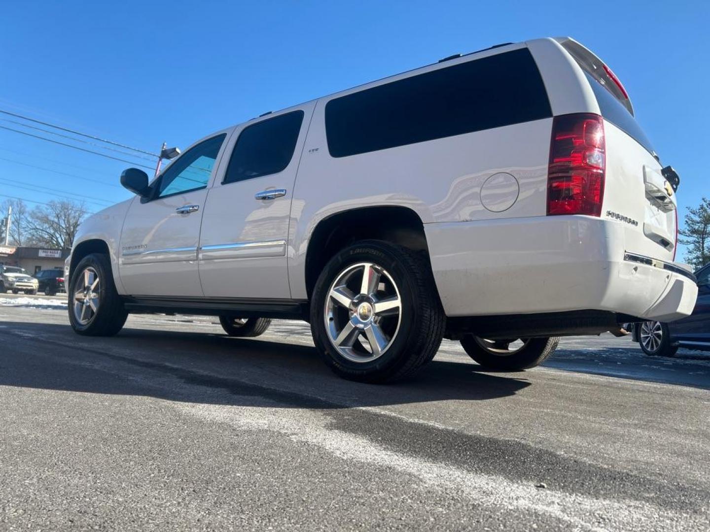 2013 WHITE CHEVROLET SUBURBAN 1500 LTZ (1GNSKKE72DR) with an 5.3L engine, Automatic transmission, located at 2514 Williamson Rd NE, Roanoke, VA, 24012, (540) 265-7770, 37.294636, -79.936249 - NO CREDIT CHECK FINANCING WITH ONLY $4500 DOWN PAYMENT!!!! Check out our website www.needausedvehicle.com for our No Credit Check/ In House Financing options!! No Credit Check Available!!! In House Financing Available!!! All Clean Title Vehicles (no Salvaged or flooded vehicles ever on our lot)! - Photo#1