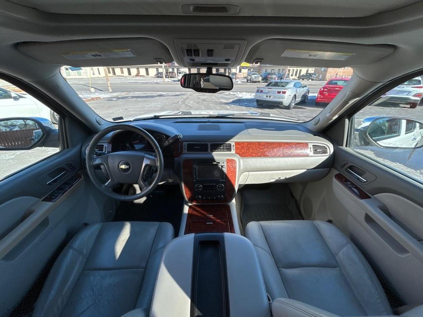 2013 WHITE CHEVROLET SUBURBAN 1500 LTZ (1GNSKKE72DR) with an 5.3L engine, Automatic transmission, located at 2514 Williamson Rd NE, Roanoke, VA, 24012, (540) 265-7770, 37.294636, -79.936249 - NO CREDIT CHECK FINANCING WITH ONLY $4500 DOWN PAYMENT!!!! Check out our website www.needausedvehicle.com for our No Credit Check/ In House Financing options!! No Credit Check Available!!! In House Financing Available!!! All Clean Title Vehicles (no Salvaged or flooded vehicles ever on our lot)! - Photo#2