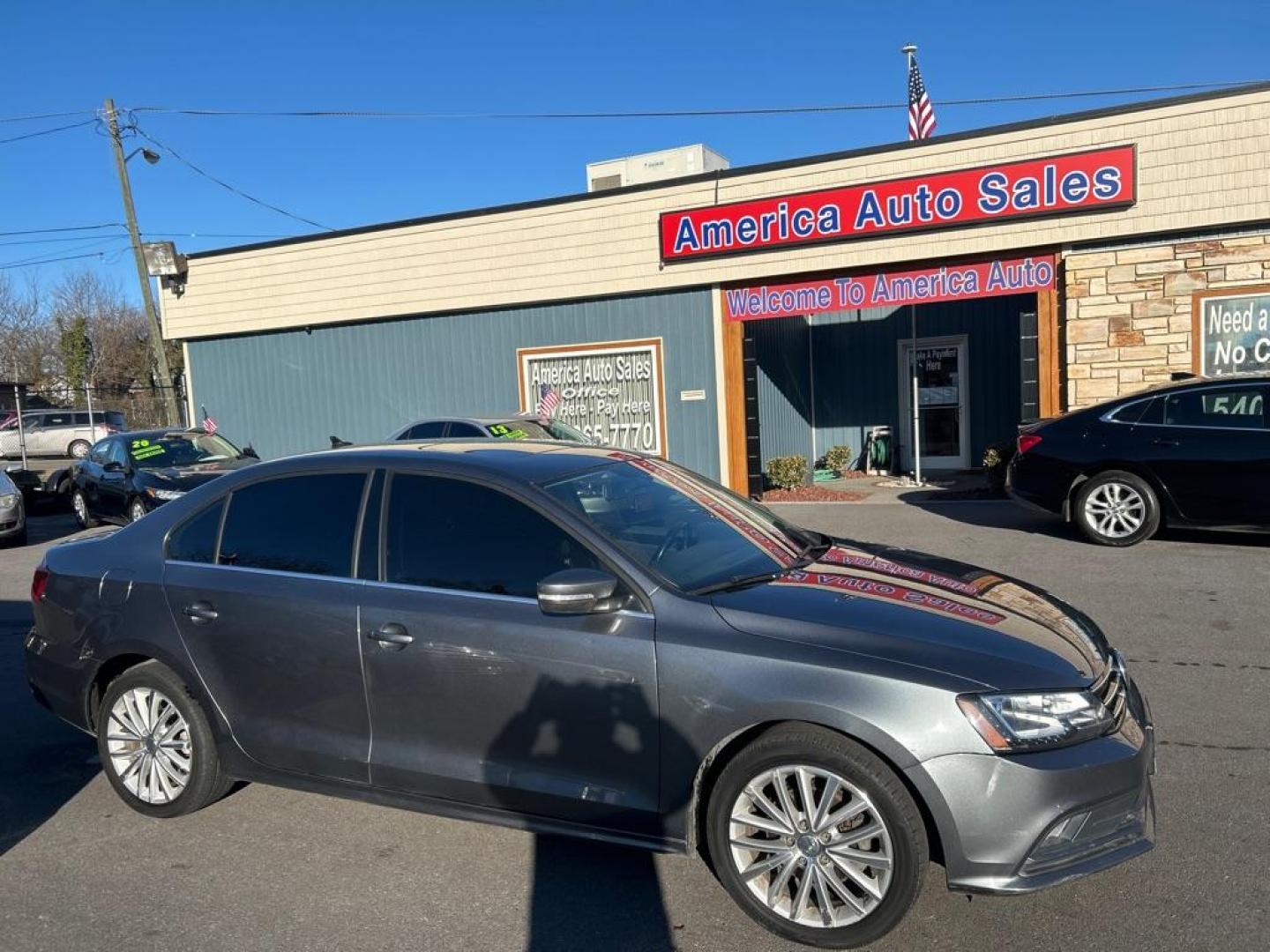 2016 GRAY VOLKSWAGEN JETTA SEL (3VWL17AJ0GM) with an 1.8L engine, Automatic transmission, located at 2514 Williamson Rd NE, Roanoke, VA, 24012, (540) 265-7770, 37.294636, -79.936249 - NO CREDIT CHECK FINANCING WITH ONLY $2300 DOWN PAYMENT!!!! Check out our website www.needausedvehicle.com for our No Credit Check/ In House Financing options!! No Credit Check Available!!! In House Financing Available!!! All Clean Title Vehicles (no Salvaged or flooded vehicles ever on our lot)! - Photo#0