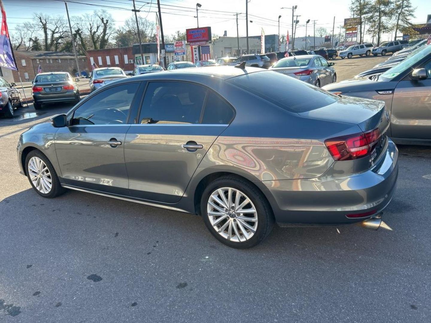 2016 GRAY VOLKSWAGEN JETTA SEL (3VWL17AJ0GM) with an 1.8L engine, Automatic transmission, located at 2514 Williamson Rd NE, Roanoke, VA, 24012, (540) 265-7770, 37.294636, -79.936249 - NO CREDIT CHECK FINANCING WITH ONLY $2300 DOWN PAYMENT!!!! Check out our website www.needausedvehicle.com for our No Credit Check/ In House Financing options!! No Credit Check Available!!! In House Financing Available!!! All Clean Title Vehicles (no Salvaged or flooded vehicles ever on our lot)! - Photo#1