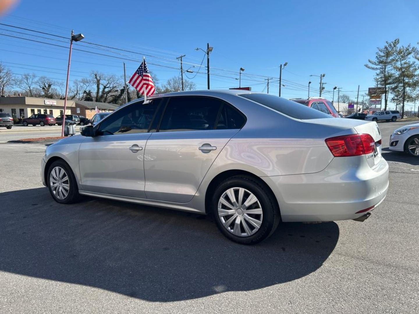 2013 SILVER VOLKSWAGEN JETTA SE (3VWDX7AJXDM) with an 2.5L engine, Automatic transmission, located at 2514 Williamson Rd NE, Roanoke, VA, 24012, (540) 265-7770, 37.294636, -79.936249 - NO CREDIT CHECK FINANCING WITH ONLY $1800 DOWN PAYMENT!!!! Check out our website www.needausedvehicle.com for our No Credit Check/ In House Financing options!! No Credit Check Available!!! In House Financing Available!!! All Clean Title Vehicles (no Salvaged or flooded vehicles ever on our lot)! - Photo#1