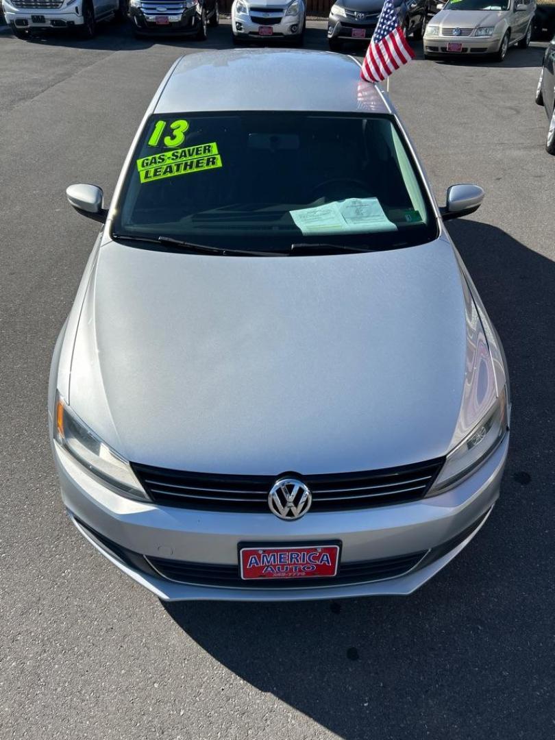 2013 SILVER VOLKSWAGEN JETTA SE (3VWDX7AJXDM) with an 2.5L engine, Automatic transmission, located at 2514 Williamson Rd NE, Roanoke, VA, 24012, (540) 265-7770, 37.294636, -79.936249 - NO CREDIT CHECK FINANCING WITH ONLY $1800 DOWN PAYMENT!!!! Check out our website www.needausedvehicle.com for our No Credit Check/ In House Financing options!! No Credit Check Available!!! In House Financing Available!!! All Clean Title Vehicles (no Salvaged or flooded vehicles ever on our lot)! - Photo#8