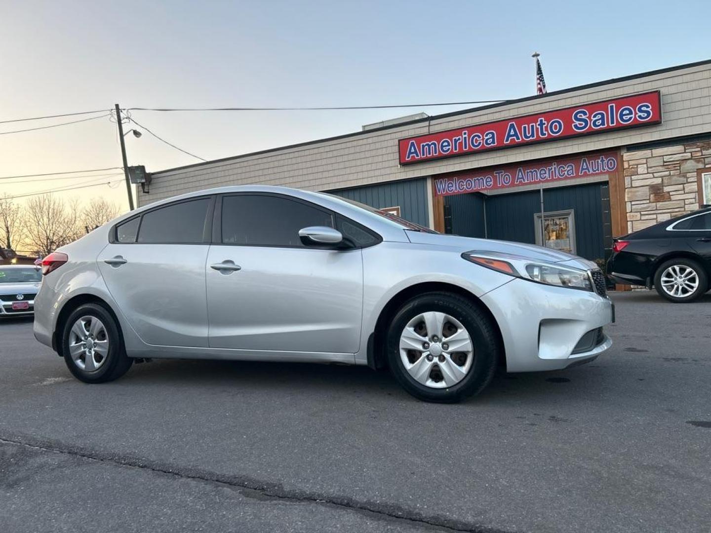 2017 SILVER KIA FORTE LX (3KPFL4A77HE) with an 2.0L engine, Automatic transmission, located at 2514 Williamson Rd NE, Roanoke, VA, 24012, (540) 265-7770, 37.294636, -79.936249 - NO CREDIT CHECK FINANCING WITH ONLY $3300 DOWN PAYMENT!!!! Check out our website www.needausedvehicle.com for our No Credit Check/ In House Financing options!! No Credit Check Available!!! In House Financing Available!!! All Clean Title Vehicles (no Salvaged or flooded vehicles ever on our lot)! - Photo#0