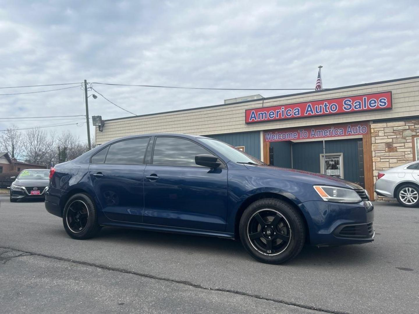 2014 BLUE VOLKSWAGEN JETTA BASE (3VW2K7AJ2EM) with an 2.0L engine, Automatic transmission, located at 2514 Williamson Rd NE, Roanoke, VA, 24012, (540) 265-7770, 37.294636, -79.936249 - NO CREDIT CHECK FINANCING WITH ONLY $2200 DOWN PAYMENT!!!! Check out our website www.needausedvehicle.com for our No Credit Check/ In House Financing options!! No Credit Check Available!!! In House Financing Available!!! All Clean Title Vehicles (no Salvaged or flooded vehicles ever on our lot)! - Photo#0